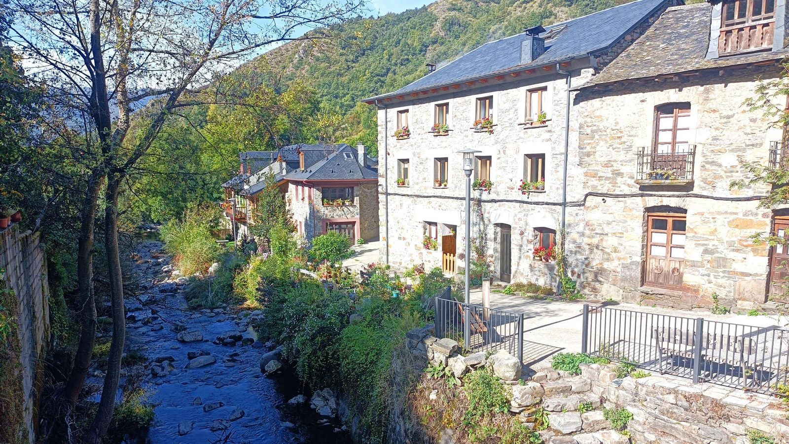 Colinas del Campo de Martín Moro Toleado es precioso. Un punto ideal para descansar tras la dura bajada.