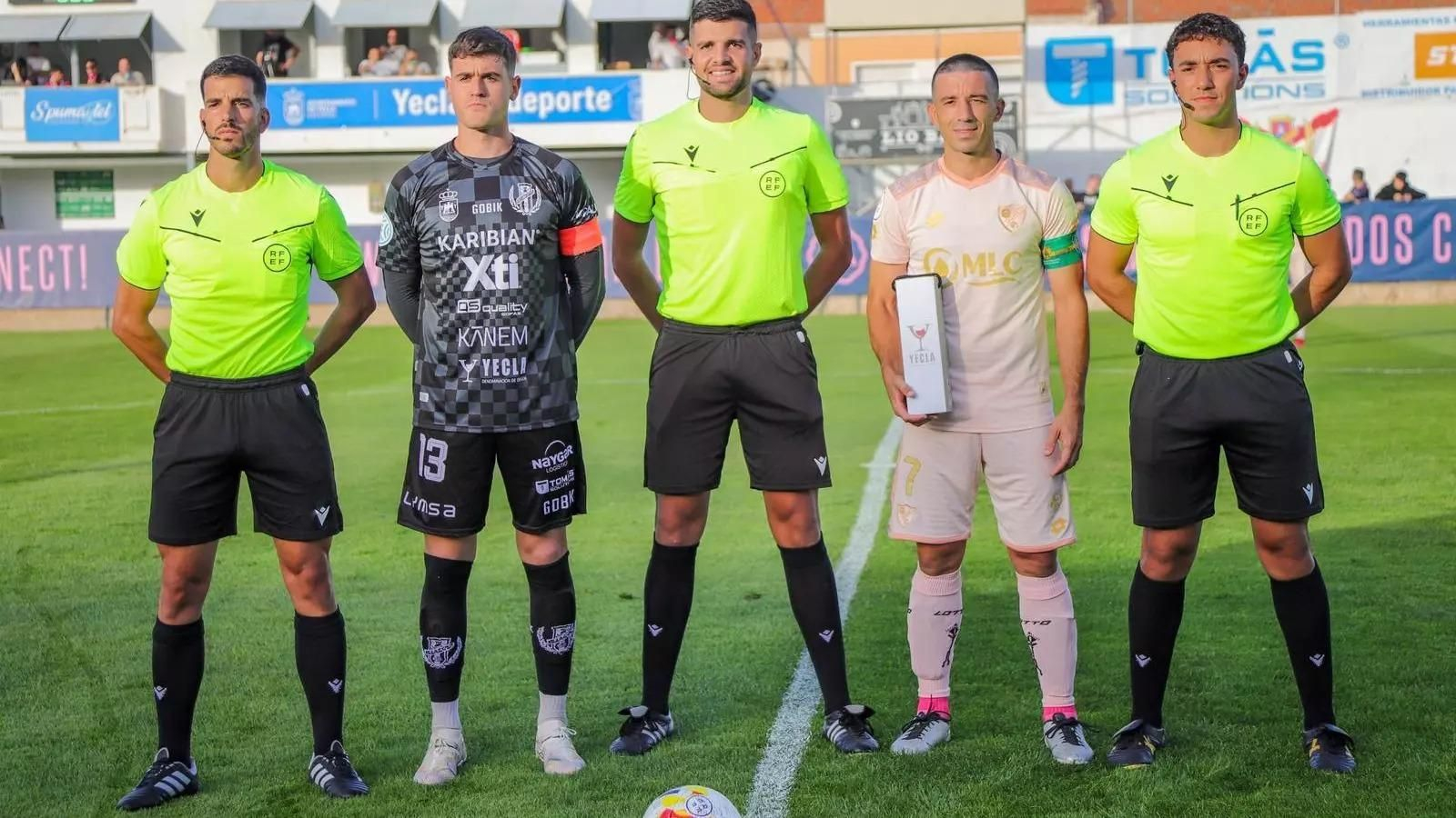 El canario de 25 años Cándido Jesús Rodríguez Tavío, que dirigió el Yeclano-Linares, pita el domingo en Chapín.