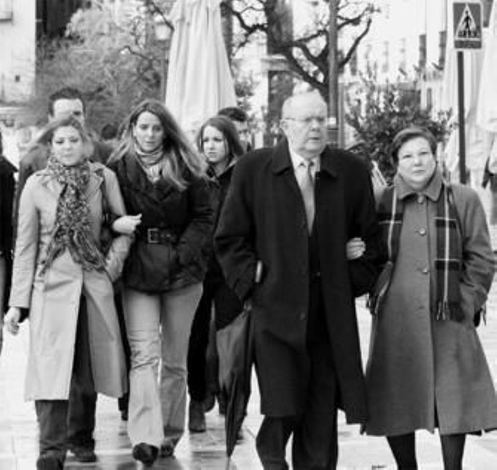 Los padres de Beatriz y otros familiares, llegando a la Audiencia el primer día del juicio.