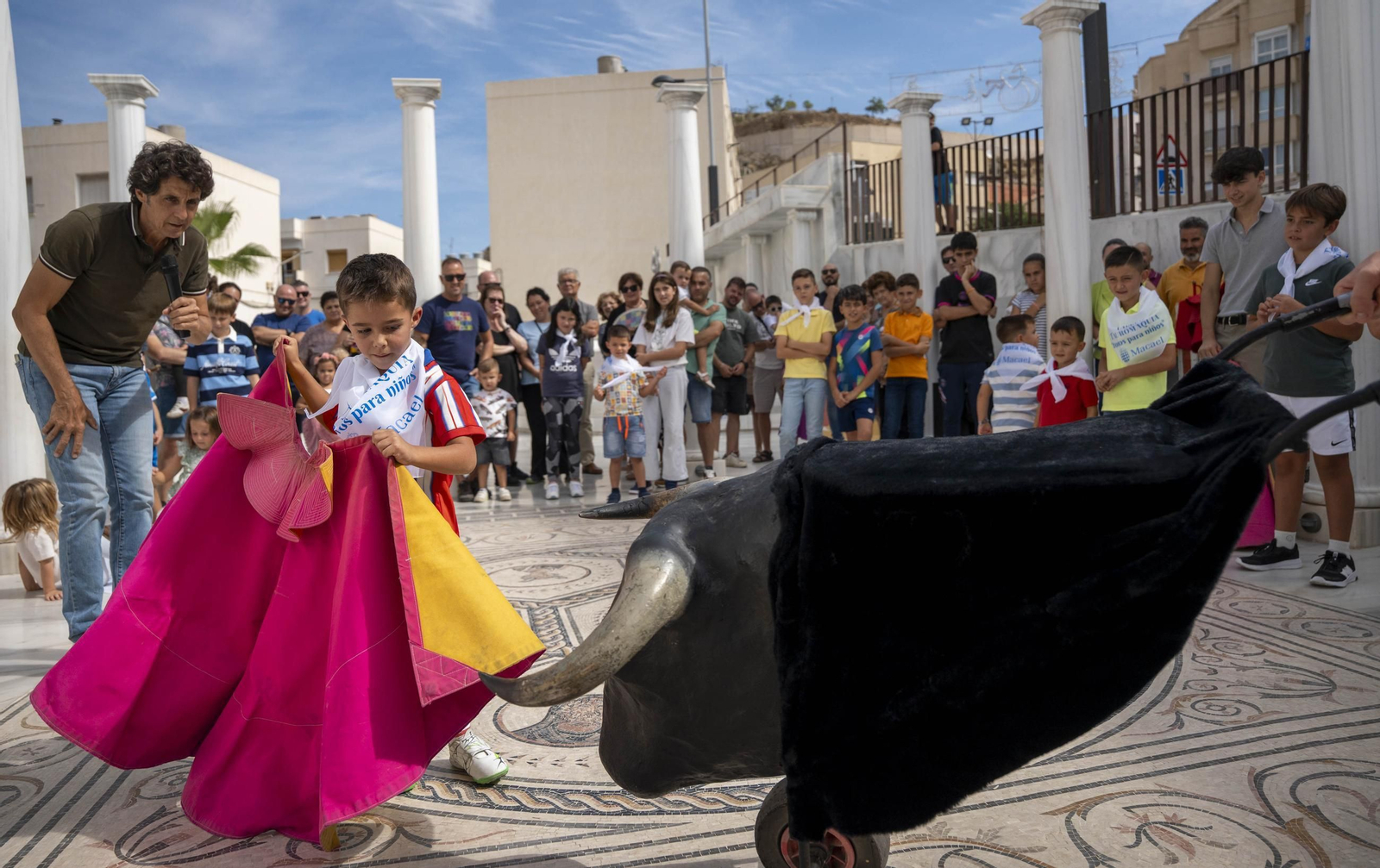 Las imágenes del taller de toros para niños y toro mecánico en Macael
