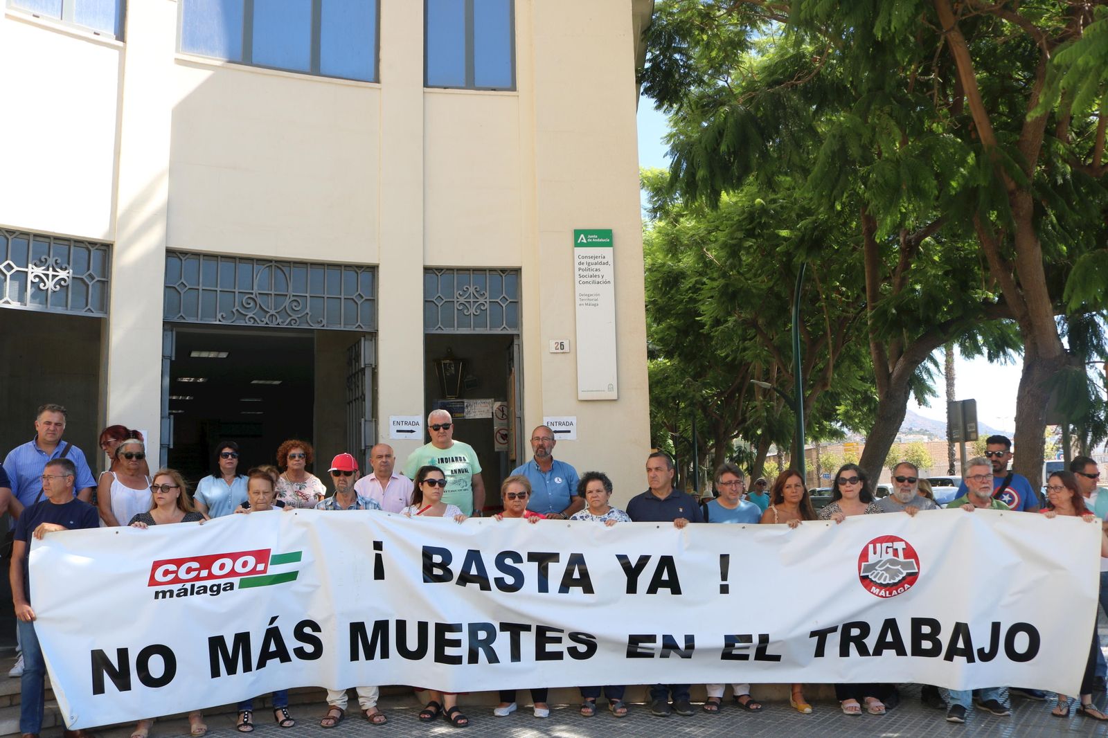 Concentración de CCOO y UGT por el último accidente laboral en Málaga