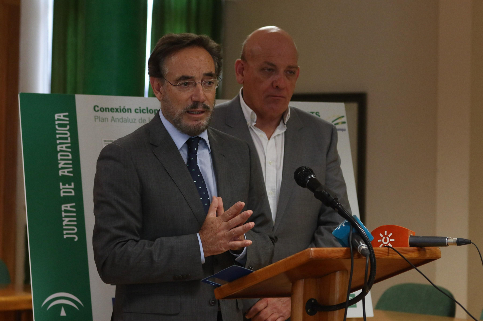 El consejero de Fomento y Vivienda, Felipe López, en una comparecencia.