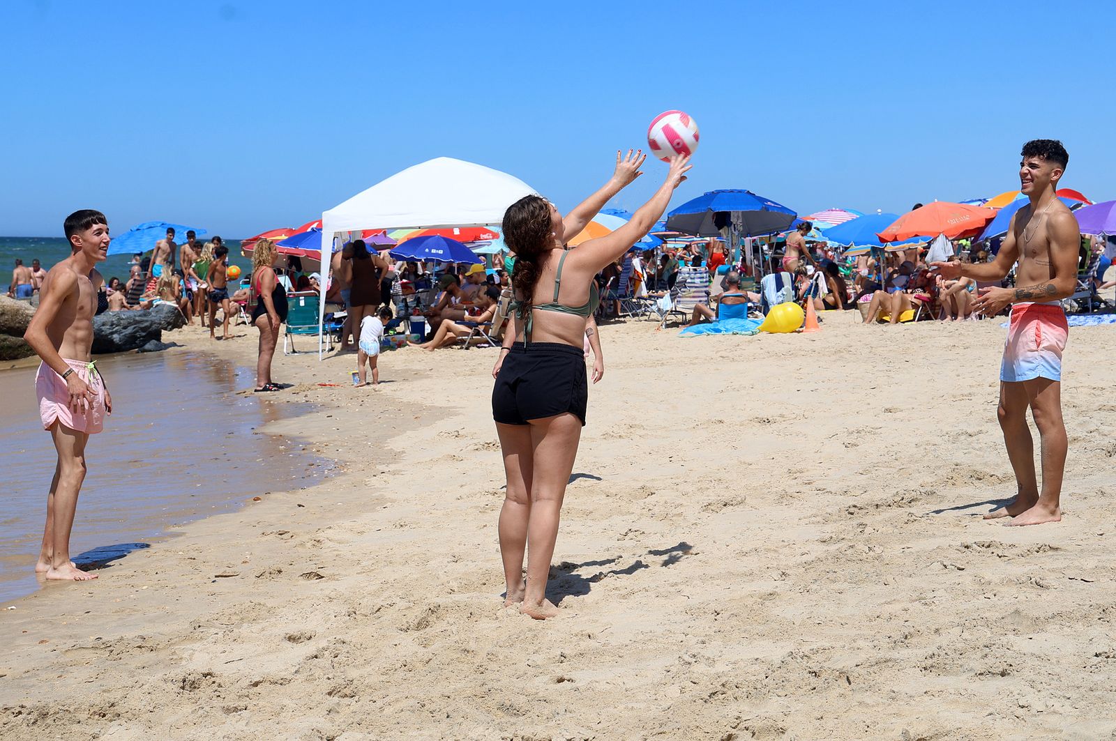 Imágenes de una mañana de calor y playa en Matalascañas