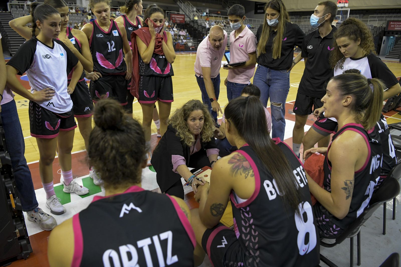 Maribel Piñar da órdenes en un tiempo muerto a las suyas