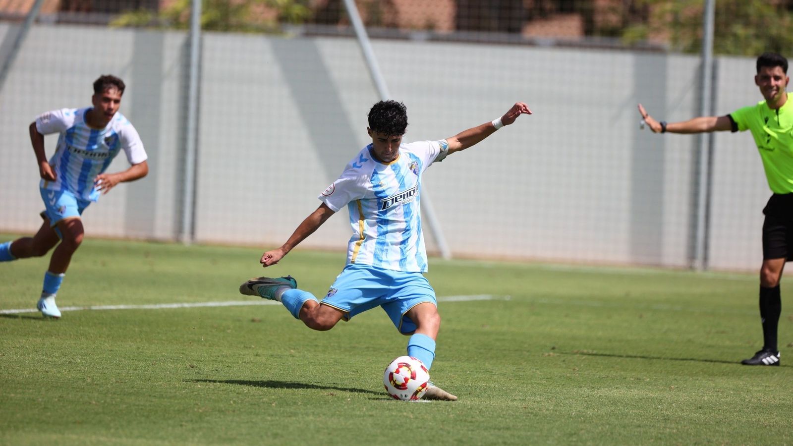 Ale Contreras lanzando el penalti.