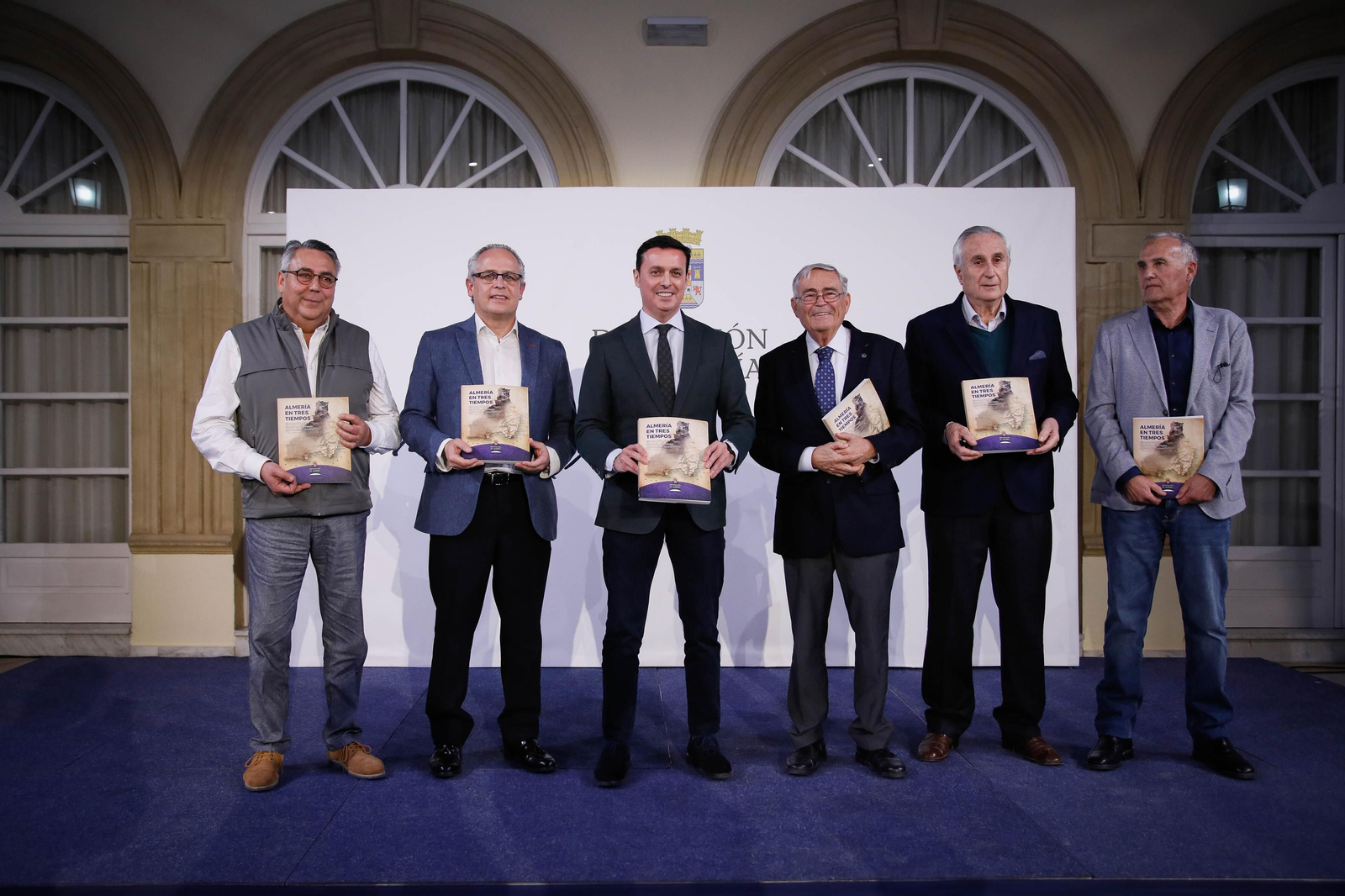 Javier A. García con Andrés García Lorca y los autores de la obra presentada en Diputación. Javier A. García con Andrés García Lorca y los autores de la obra presentada en Diputación.