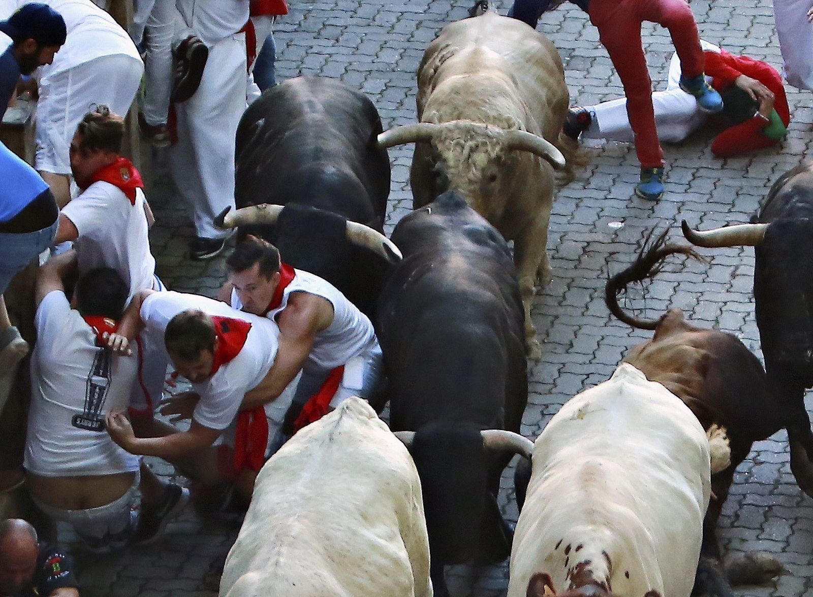 El quinto encierro de los Sanfermines, en imágenes