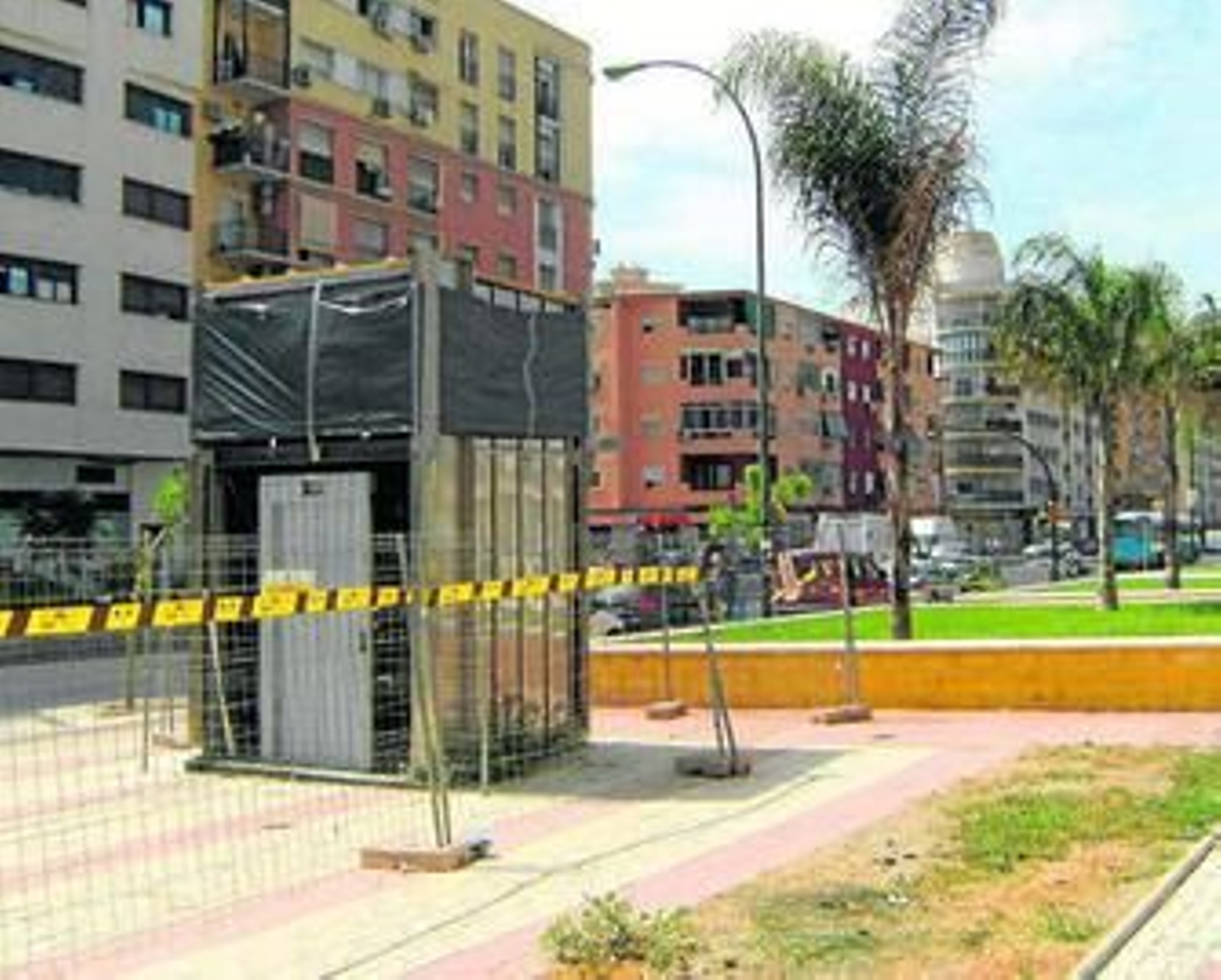 Las cabinas de los ascensores ya pueden verse en la Carretera de Cádiz.
