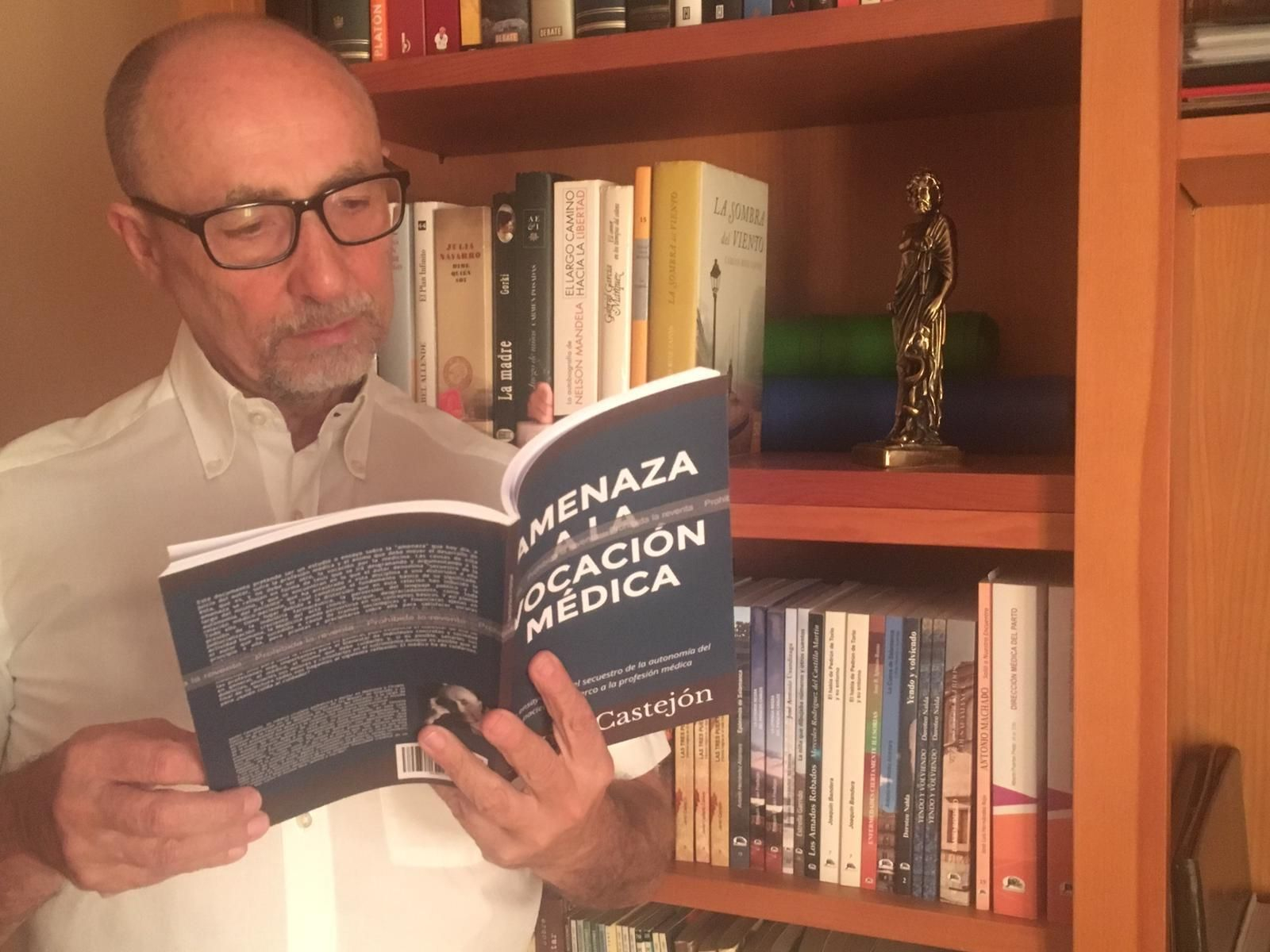 Javier Castejón, autor de 'Amenaza a la vocación médica'. Javier Castejón, autor de 'Amenaza a la vocación médica'.