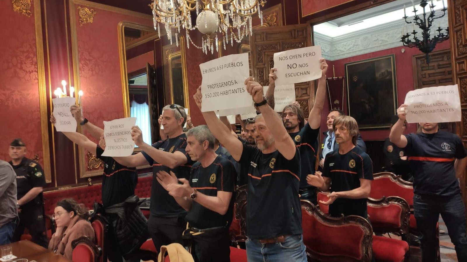 Protesta en el Salón de Plenos del Ayuntamiento.