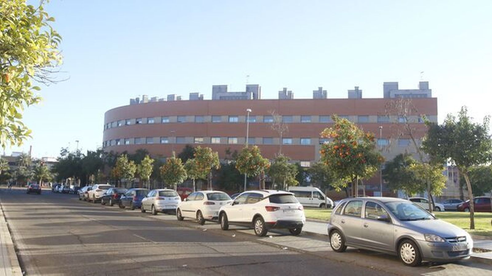 Edificio de la primera fase de los apartamentos de Sama Naharro.