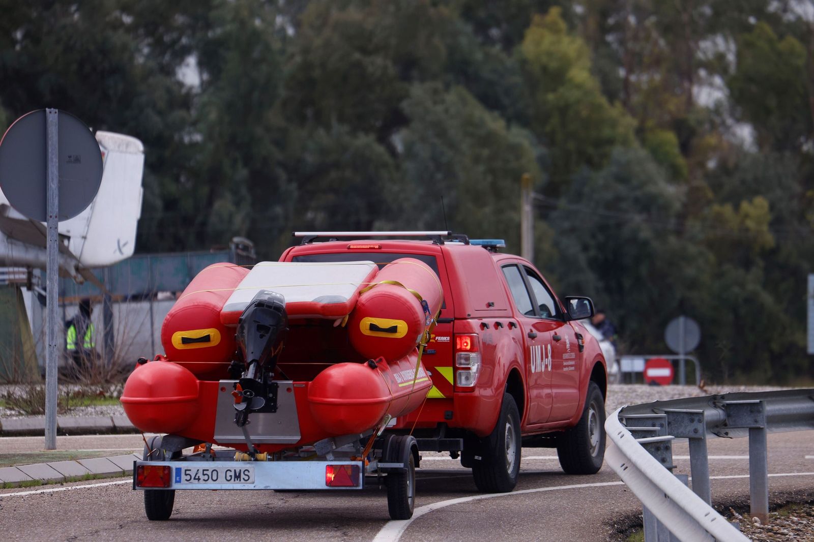 Los vecinos de Alcolea y de las parcelas de Guadalvalle siguen desalojando sus casas, en imágenes