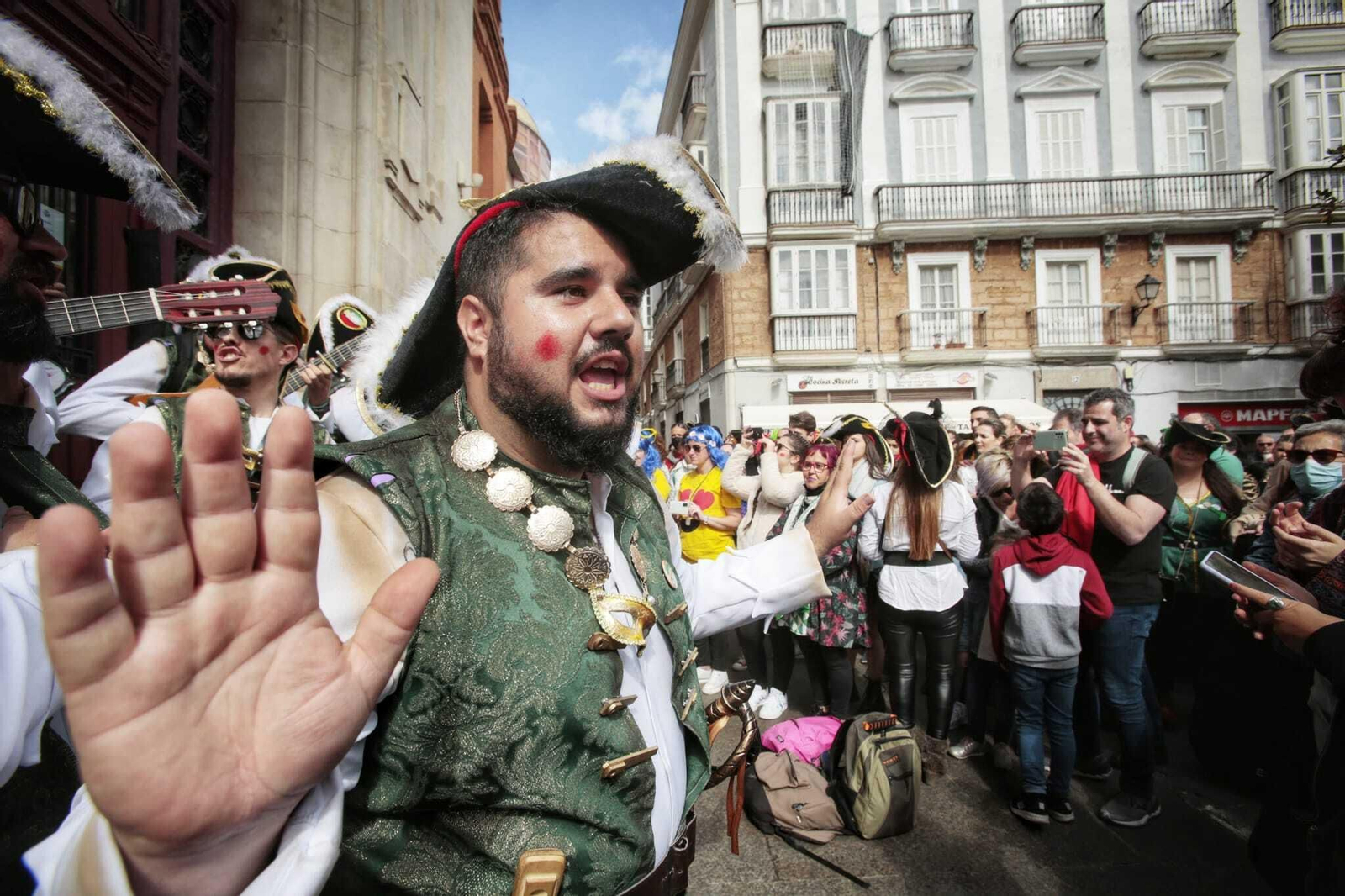 Imágenes del lunes del Carnaval ilegal de Cádiz