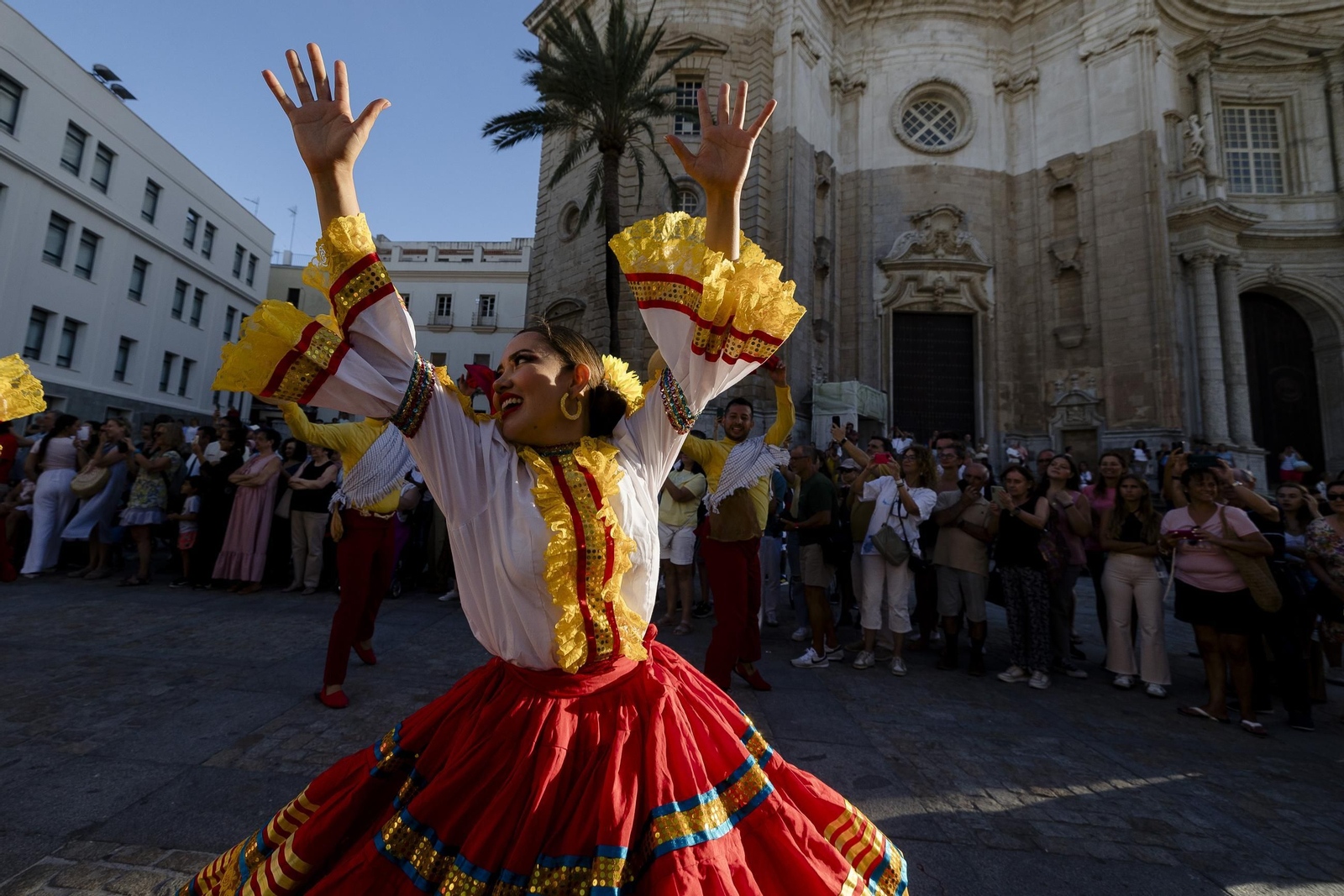 Las imágenes del desfile inaugural del XXX Festival de Folklore Ciudad de Cádiz