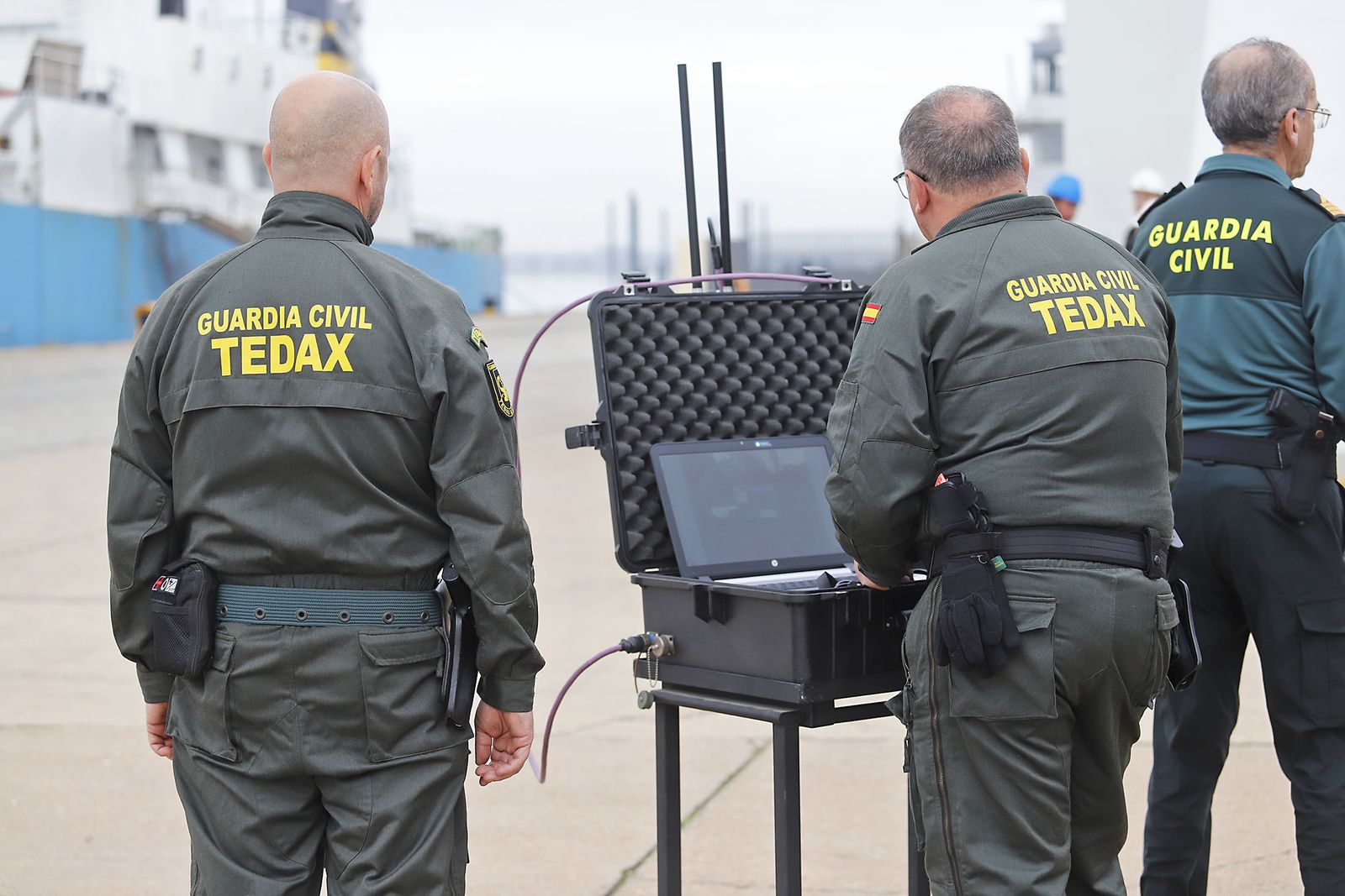 Imágenes del simulacro de explosivos realizado en el muelle de Levante