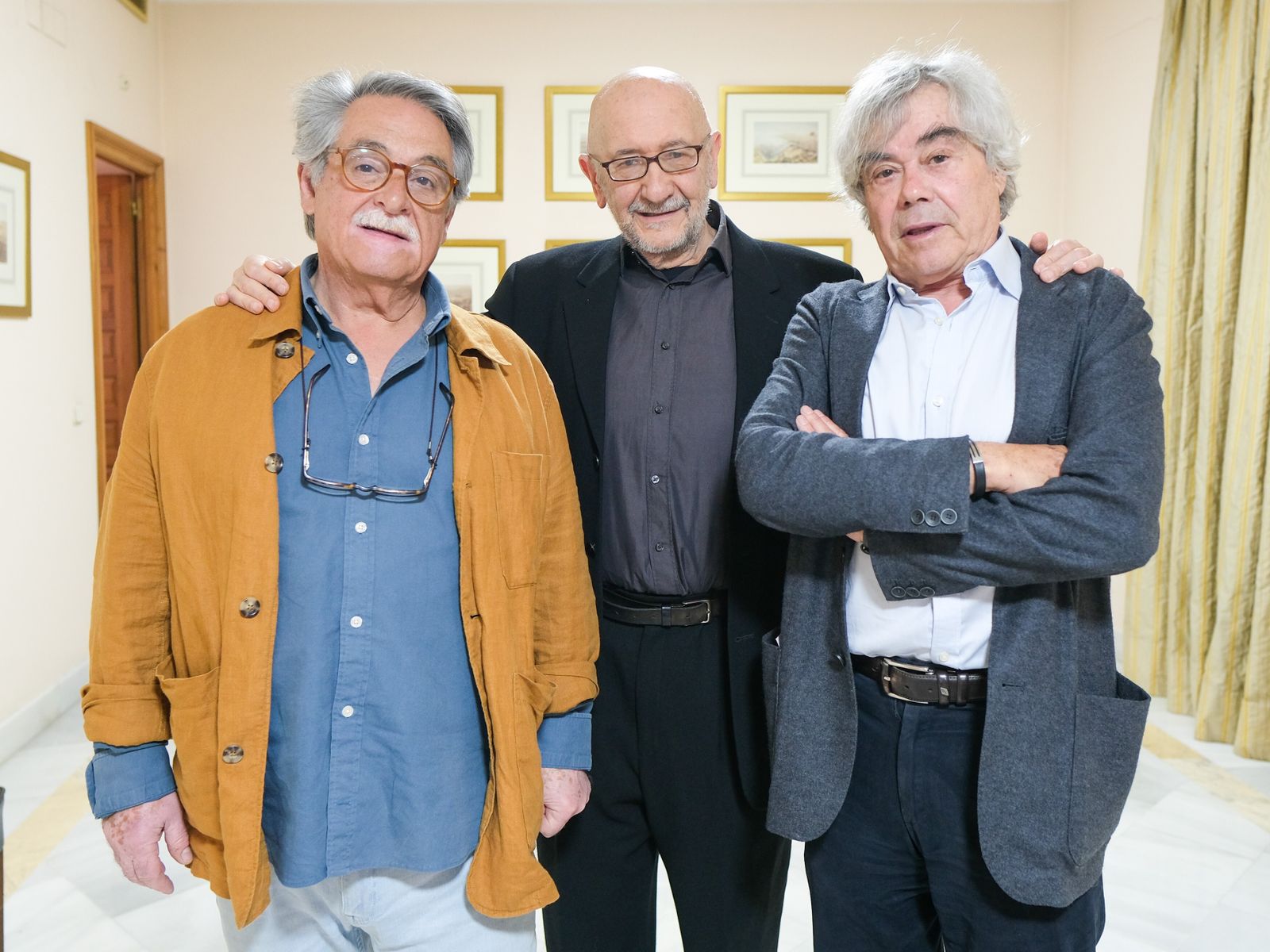 Encuentro de los tres escritores en el Colegio de Notarios.