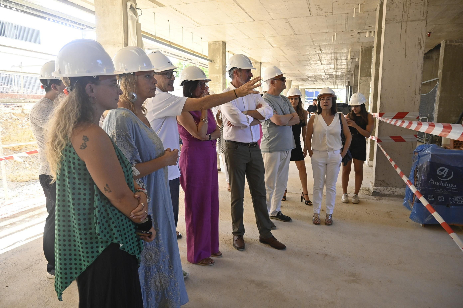 Amelia Martinez y Pilar Miranda visitan las obras de proyecto de residencia en el Campus del Carmen, en imágenes