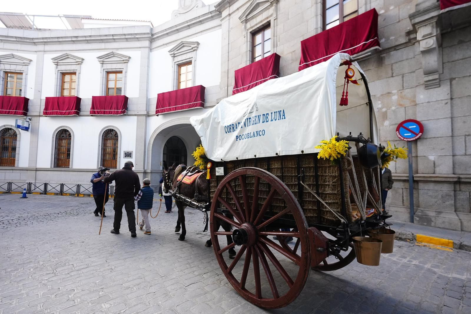 Bailes tradicionales y despedida del carro Virgen de Luna