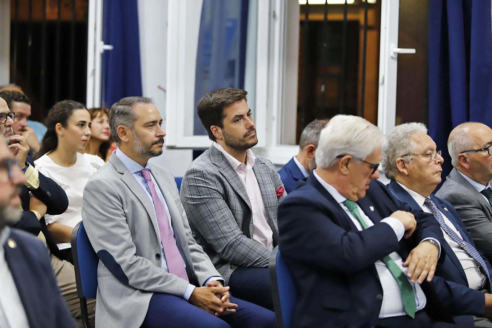 Imágenes del acto de presentación del cartelista, el pregonero y el titular del Vía Crucis de la Semana de Huelva 2024.