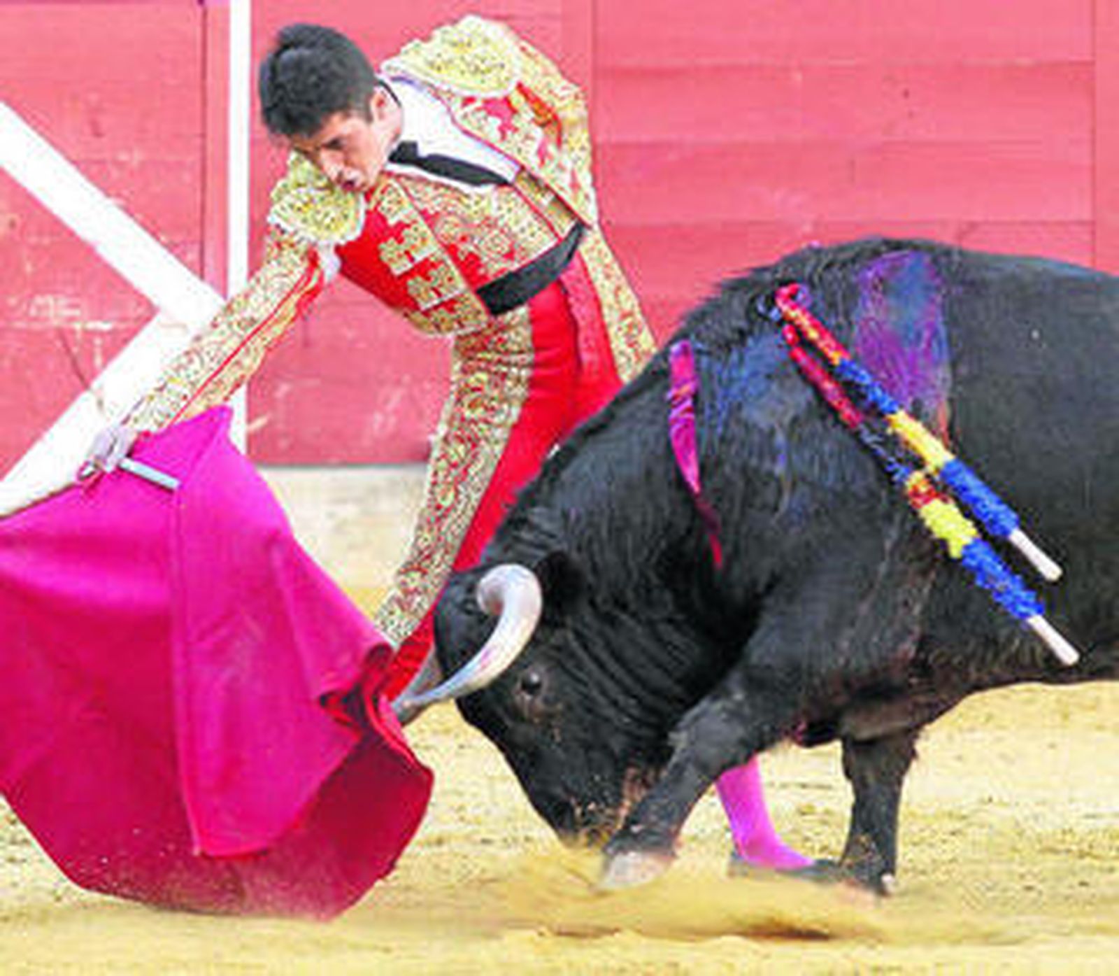 Javier Castaño corta dos orejas a un Miura en Nimes