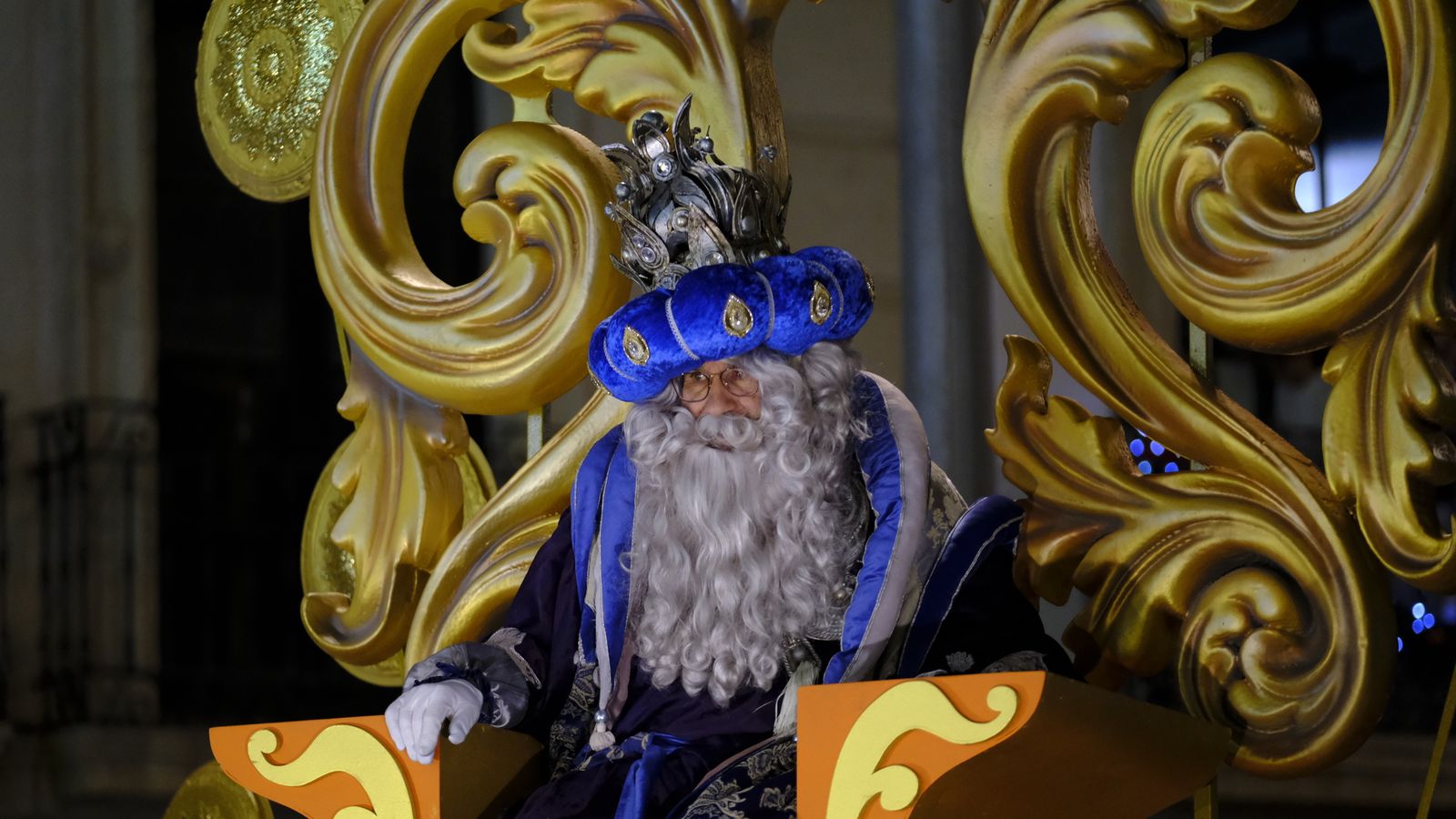 Melchor en su trono.