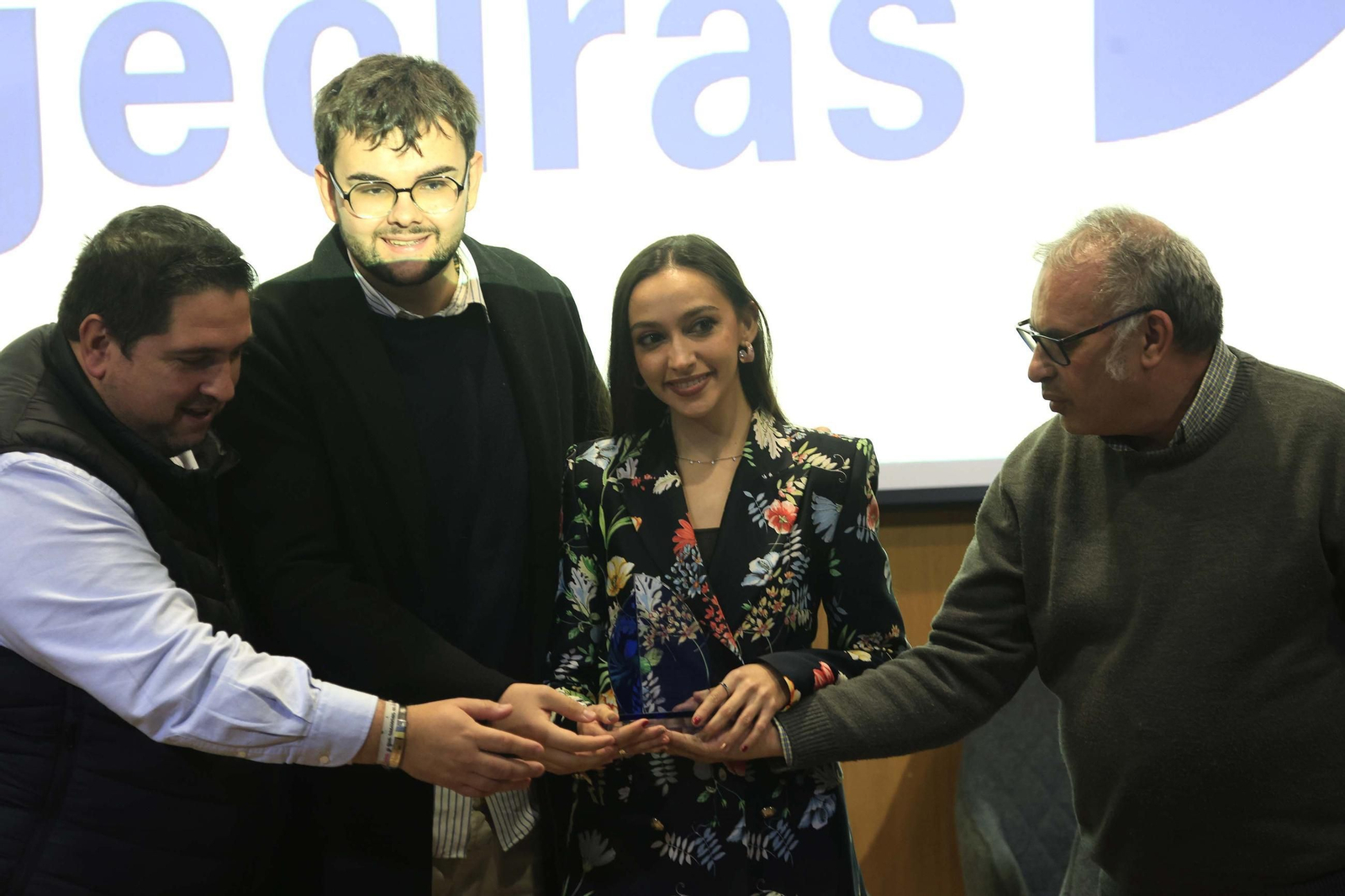 Las fotos de la entrega del Premio Rafael Viso 2025 para jóvenes creadores a la cantante algecireña Naomí Santos