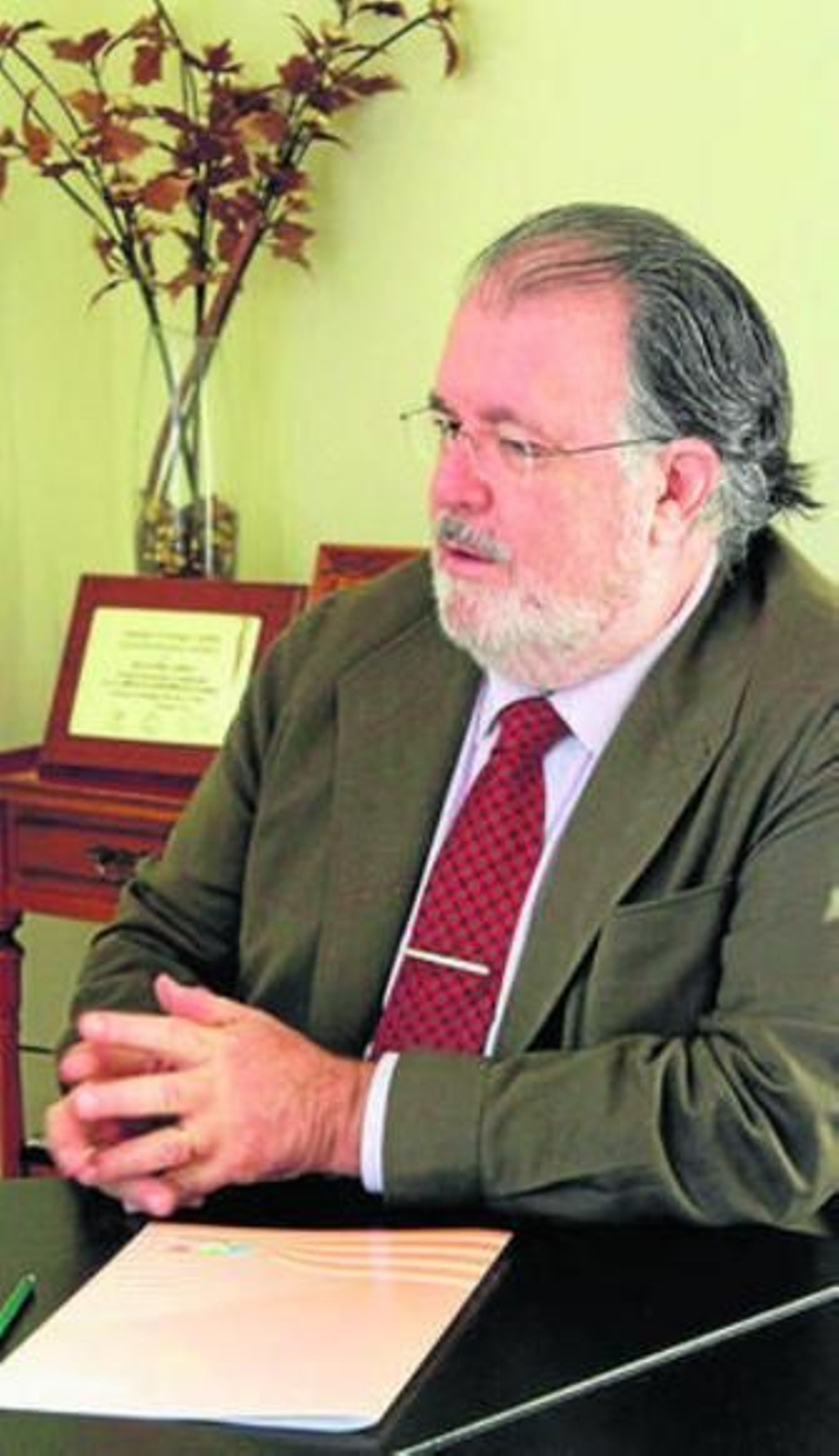 El director de Institutos Fay, Carlos Gardeta.