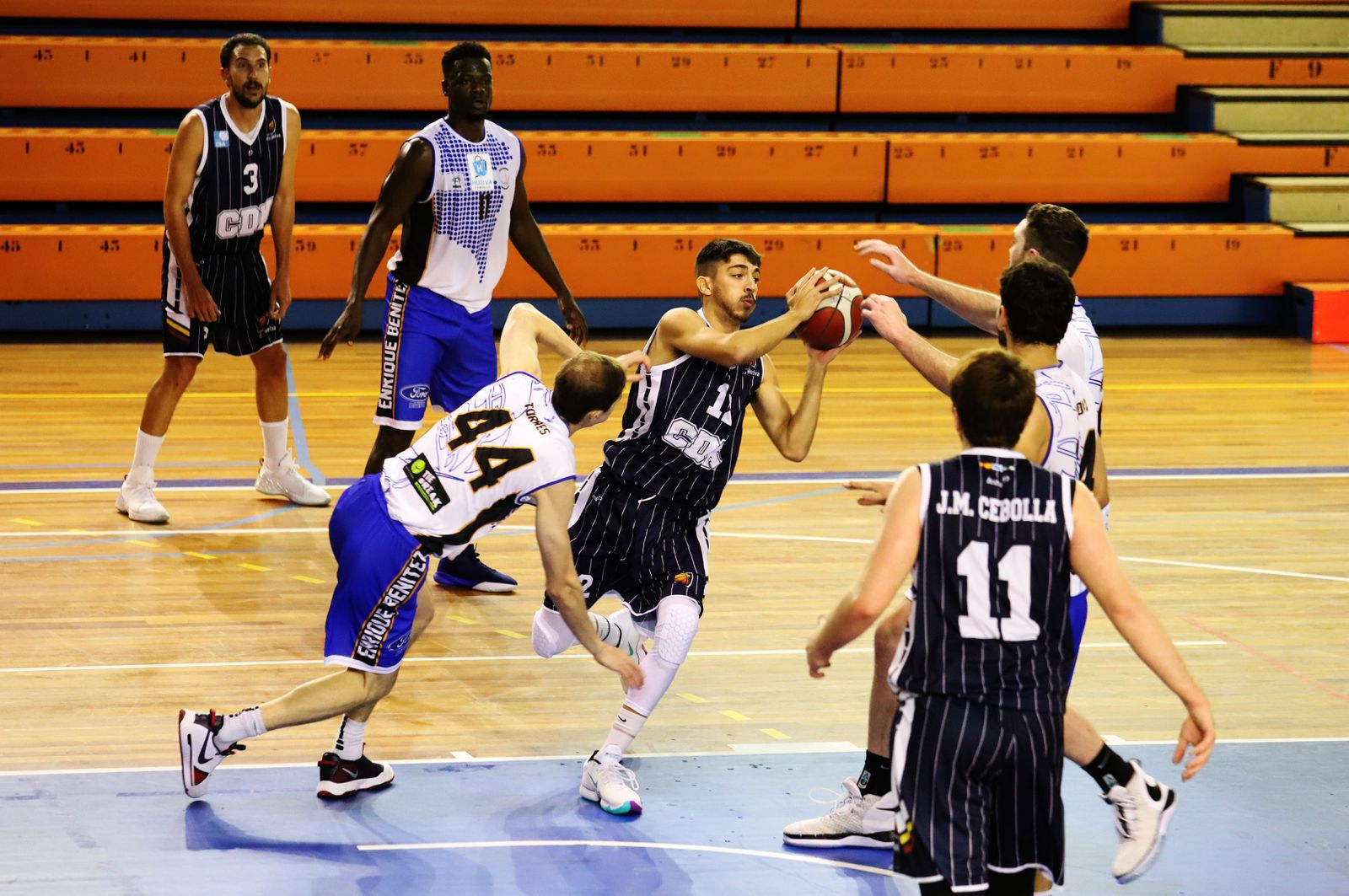 Un momento del encuentro disputado por el Ciudad de Huelva y el Huelva Comercio.