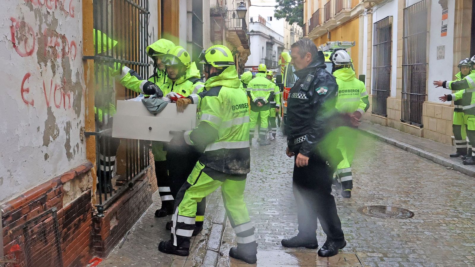 Imágenes del derrumbe en una casa okupada en Jerez