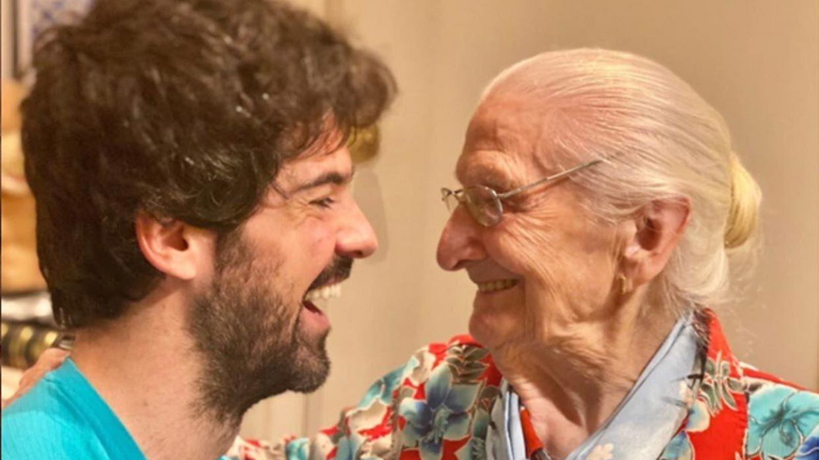 Miguel Ángel con su Tata.