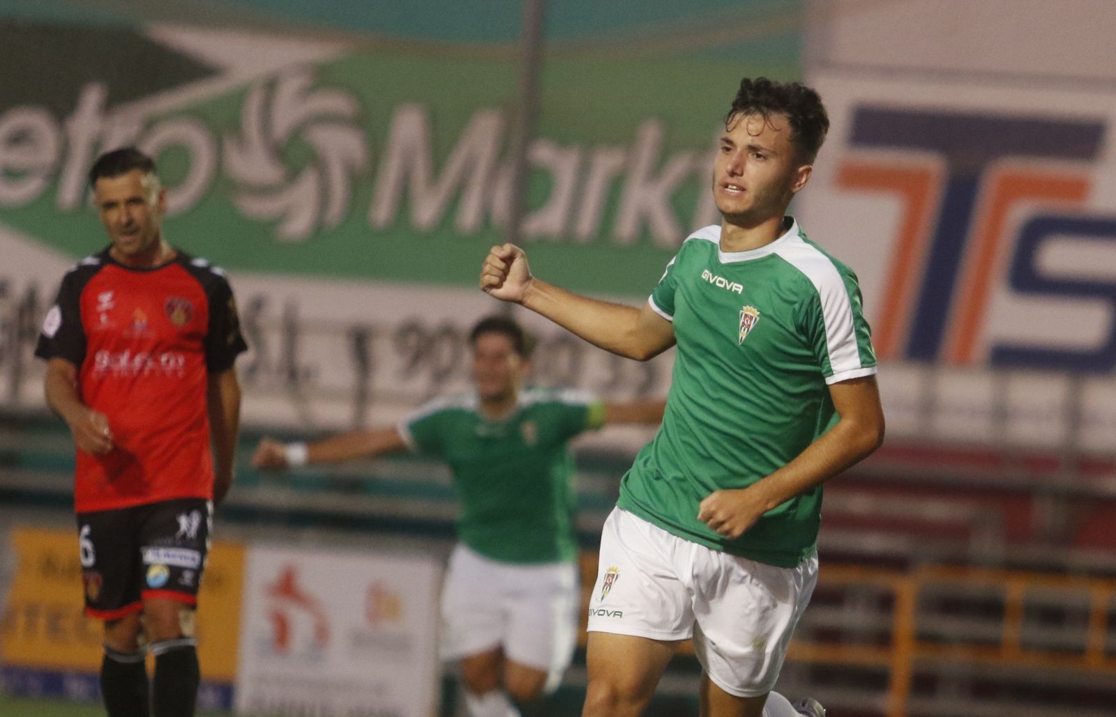 La victoria del Córdoba CF ante el Salerm Puente Genil, en imágenes