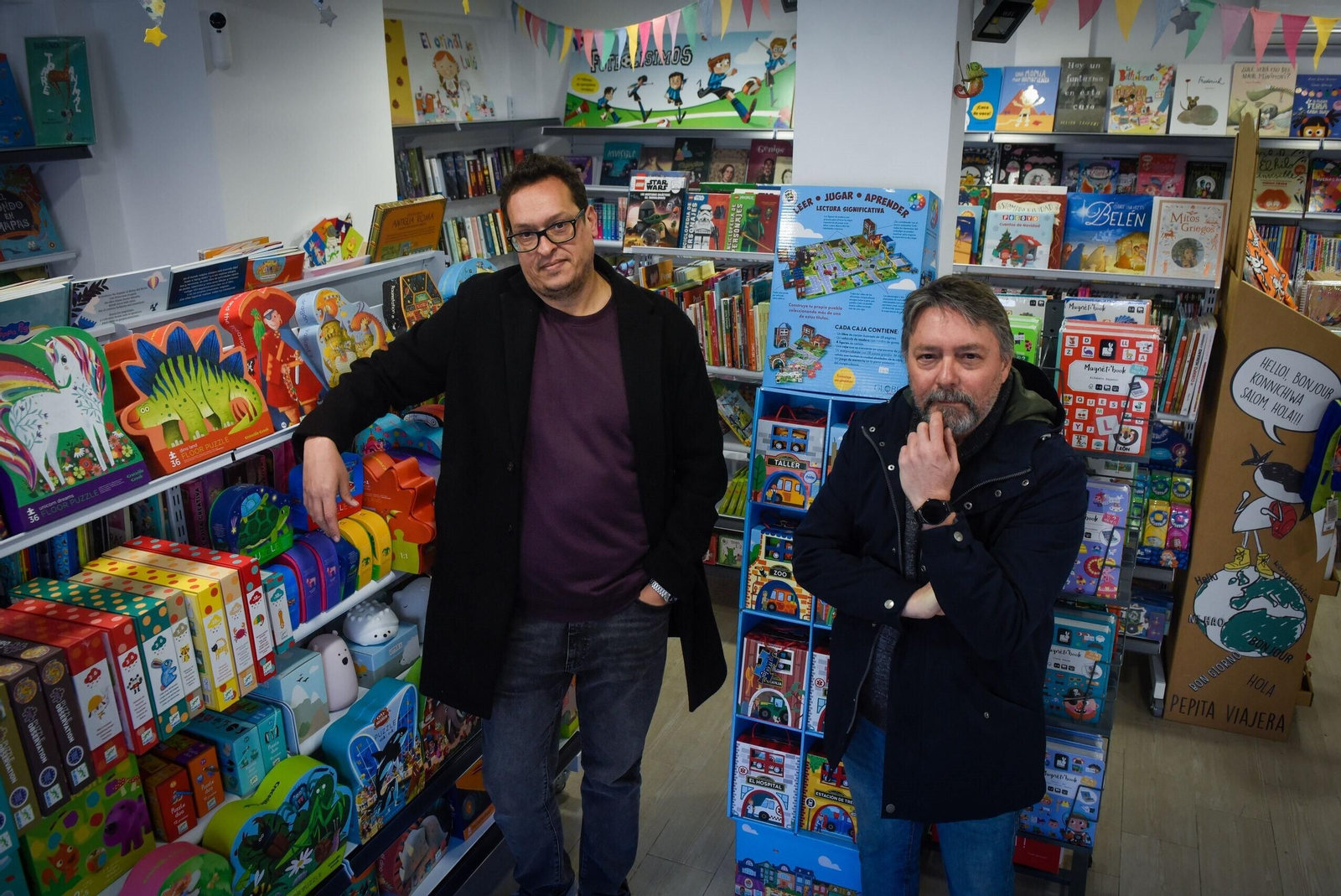 Paco Camero y Jorge Fernández Sánchez, en el interior de la librería.
