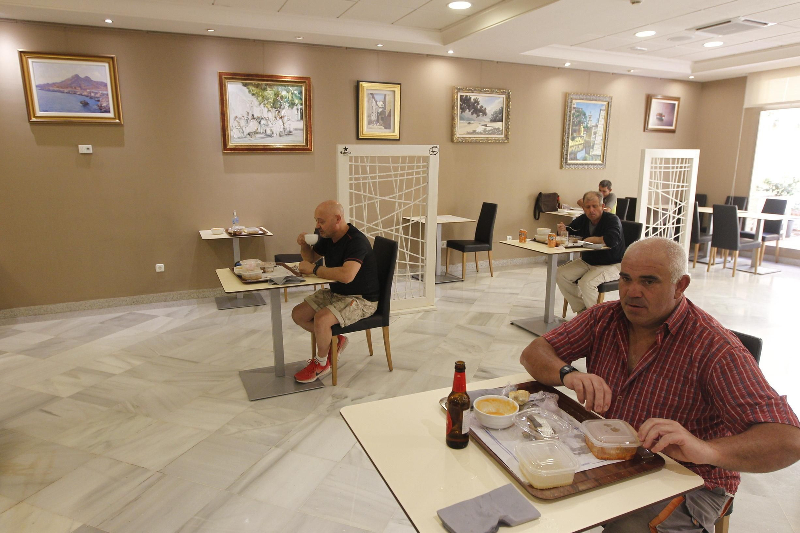 Primer día de apertura de la hostelería en Almería. Coronavirus-COVID-19