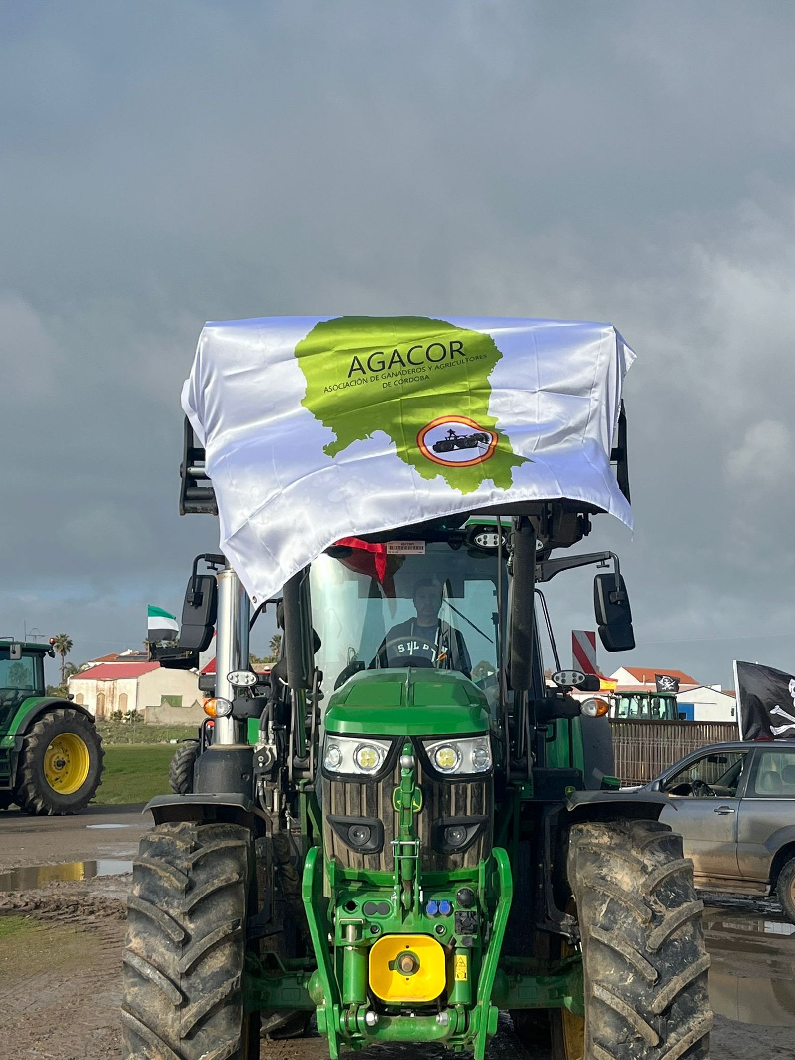 Los agricultores cortan la N-432 en Córdoba contra el acuerdo de Mercasur