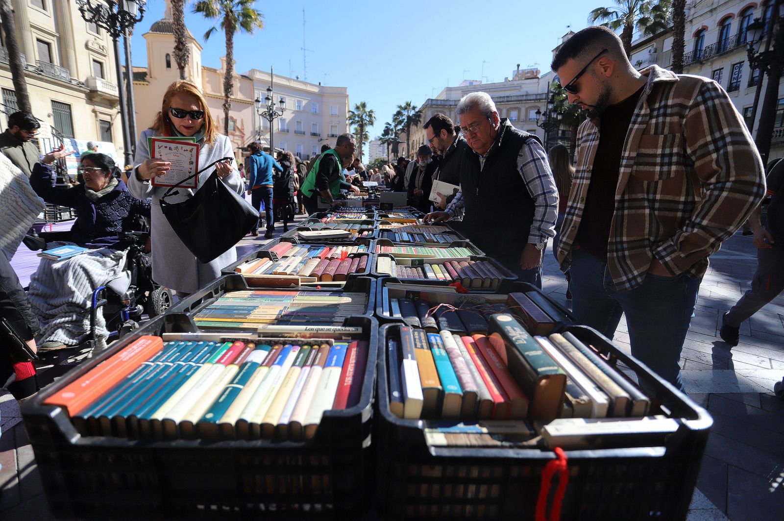 Imágenes del mercadillo de Ayre Solidario en la Plaza de las Monjas