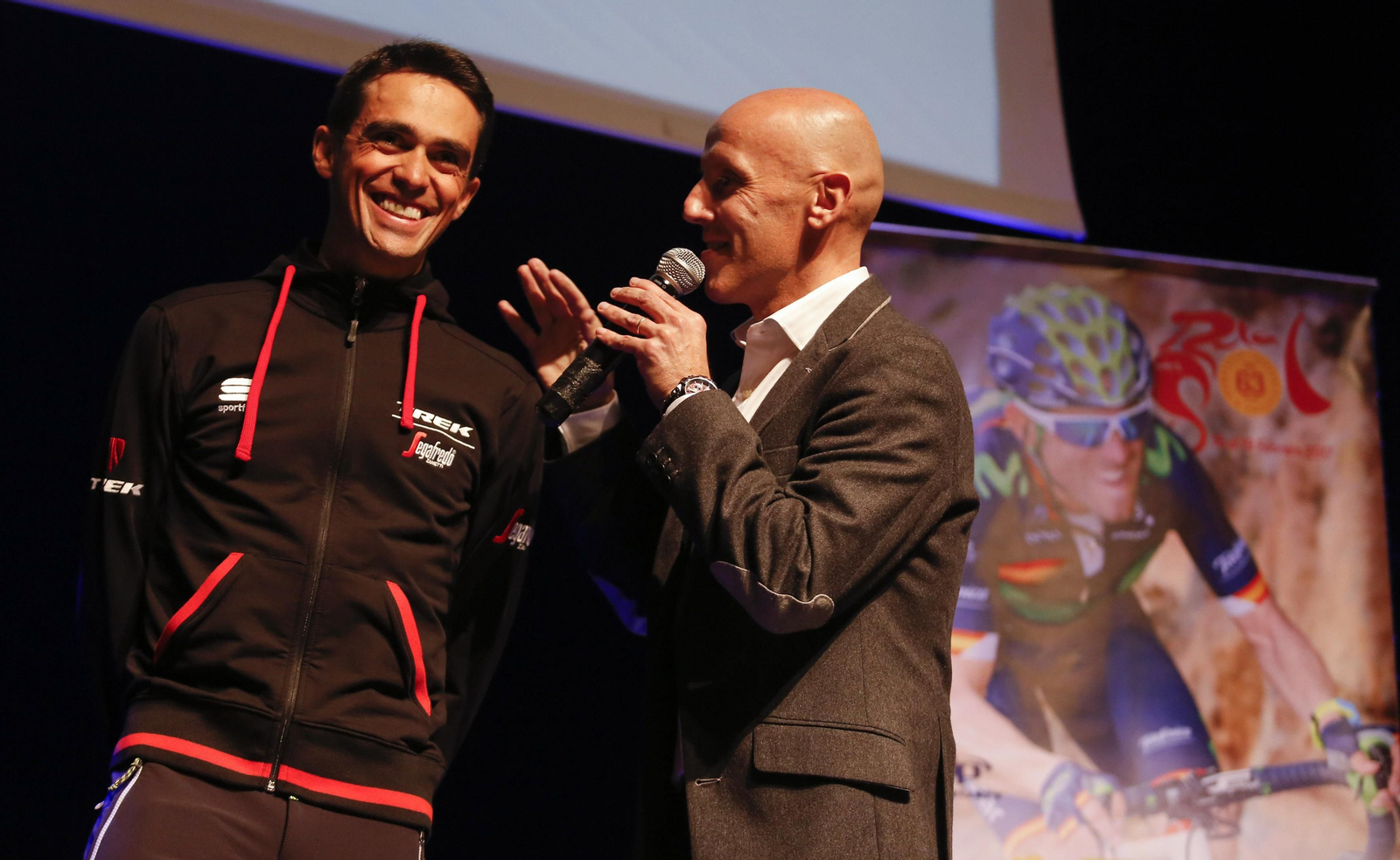 Contador sonríe, ayer, en la presentación de la prueba.