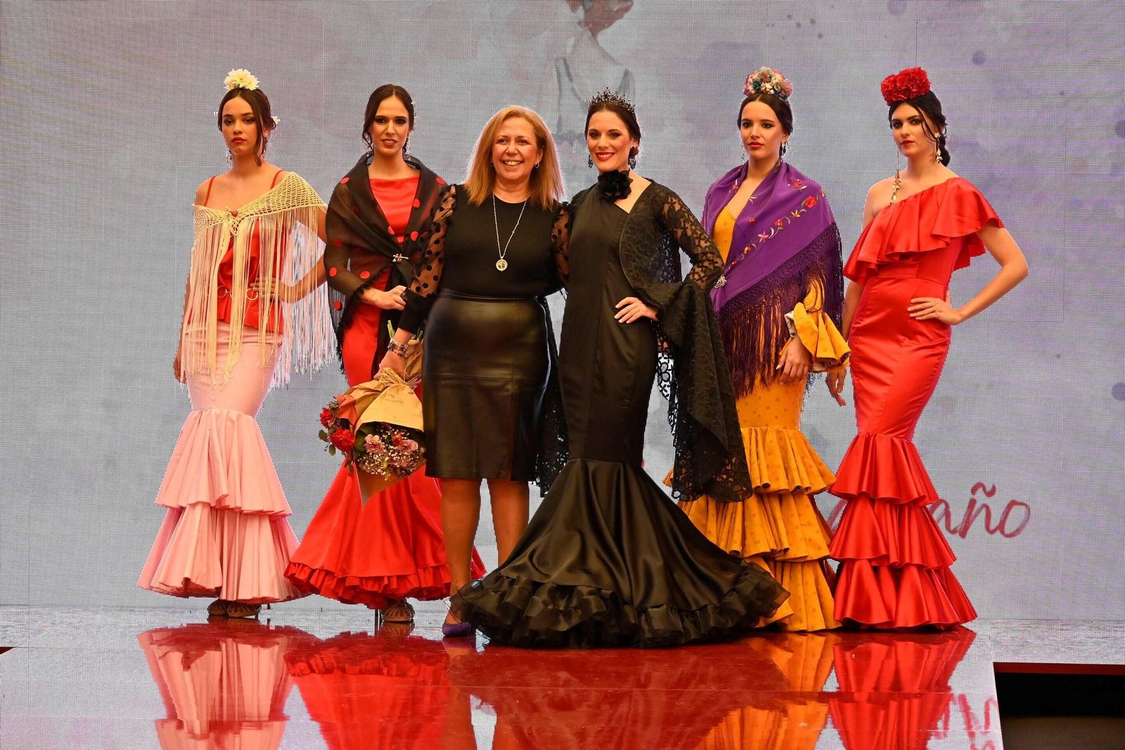 Los volantes vuelven a ser los protagonistas en la pasarela 'Huelva Flamenca'.