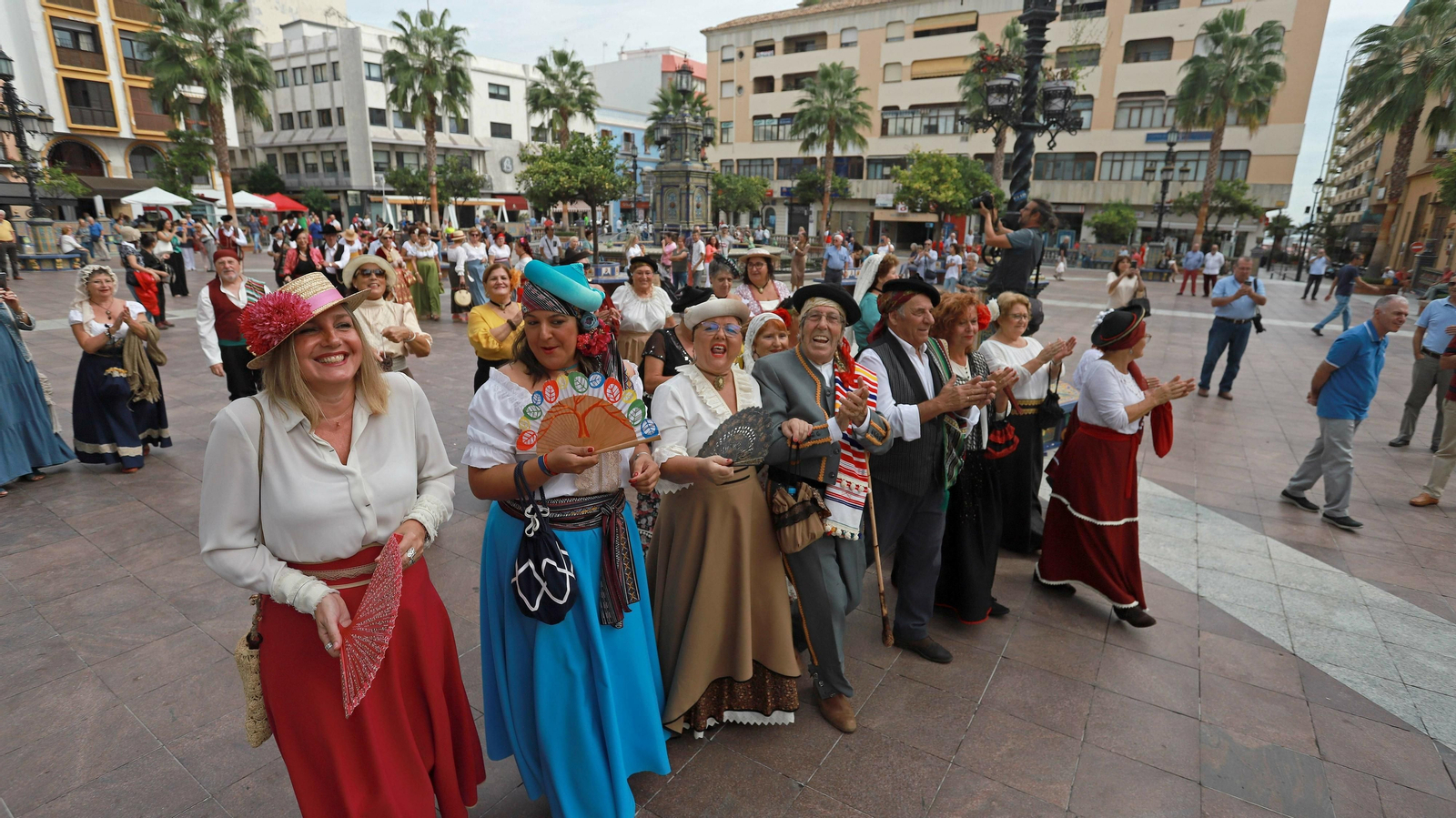 Las mejores fotos del paseo por el mercado de Entremares 2019