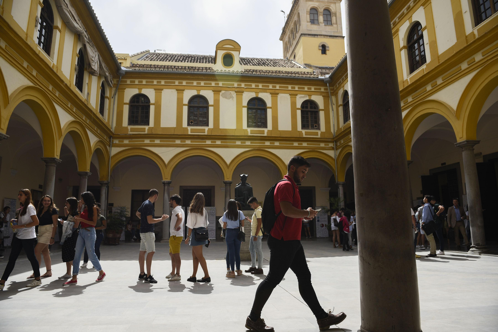 El año pasado se dieron 926 becas frente a las 1.623 del curso anterior. El año pasado se dieron 926 becas frente a las 1.623 del curso anterior.