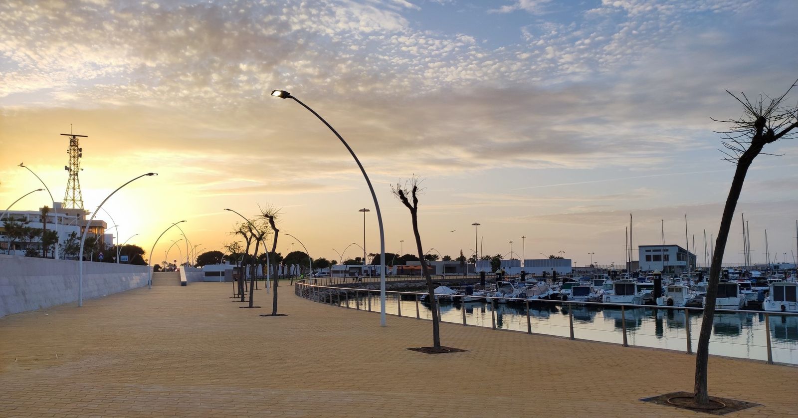 atardecer en el Puerto de Chipiona.