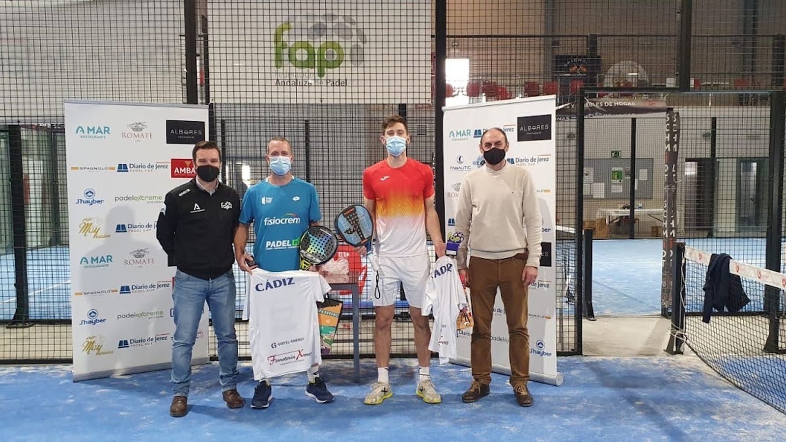 Germán Tamame y Miguel Benítez, campeones provinciales, posan con Fran Pérez y Antonio Poyatos.