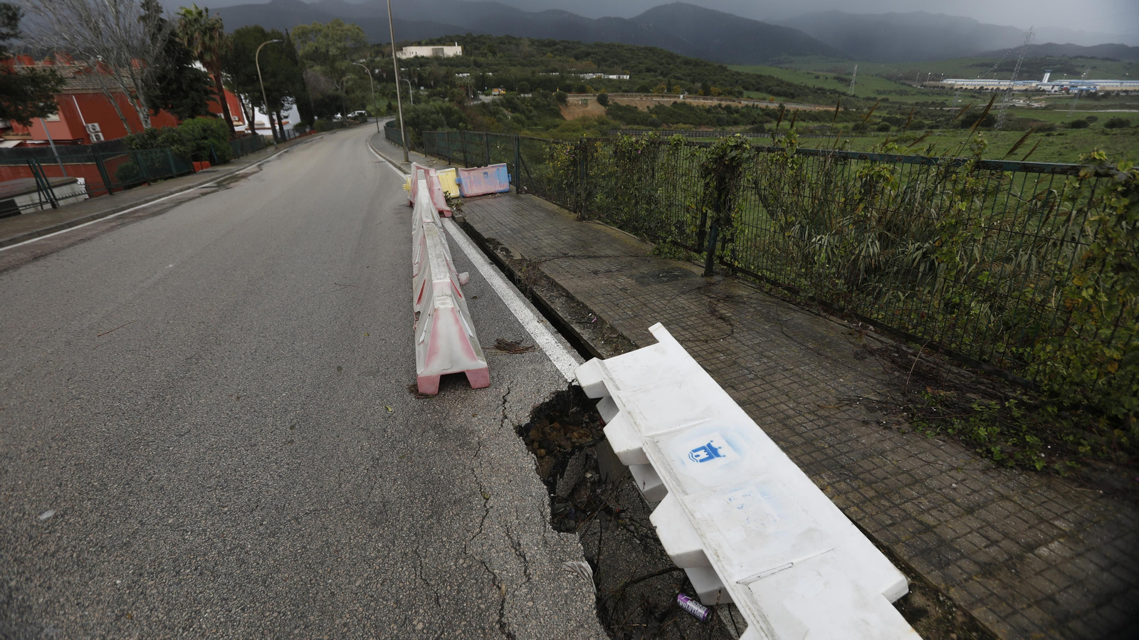 Carreteras cortadas por las lluvias en Algeciras y Los Barrios