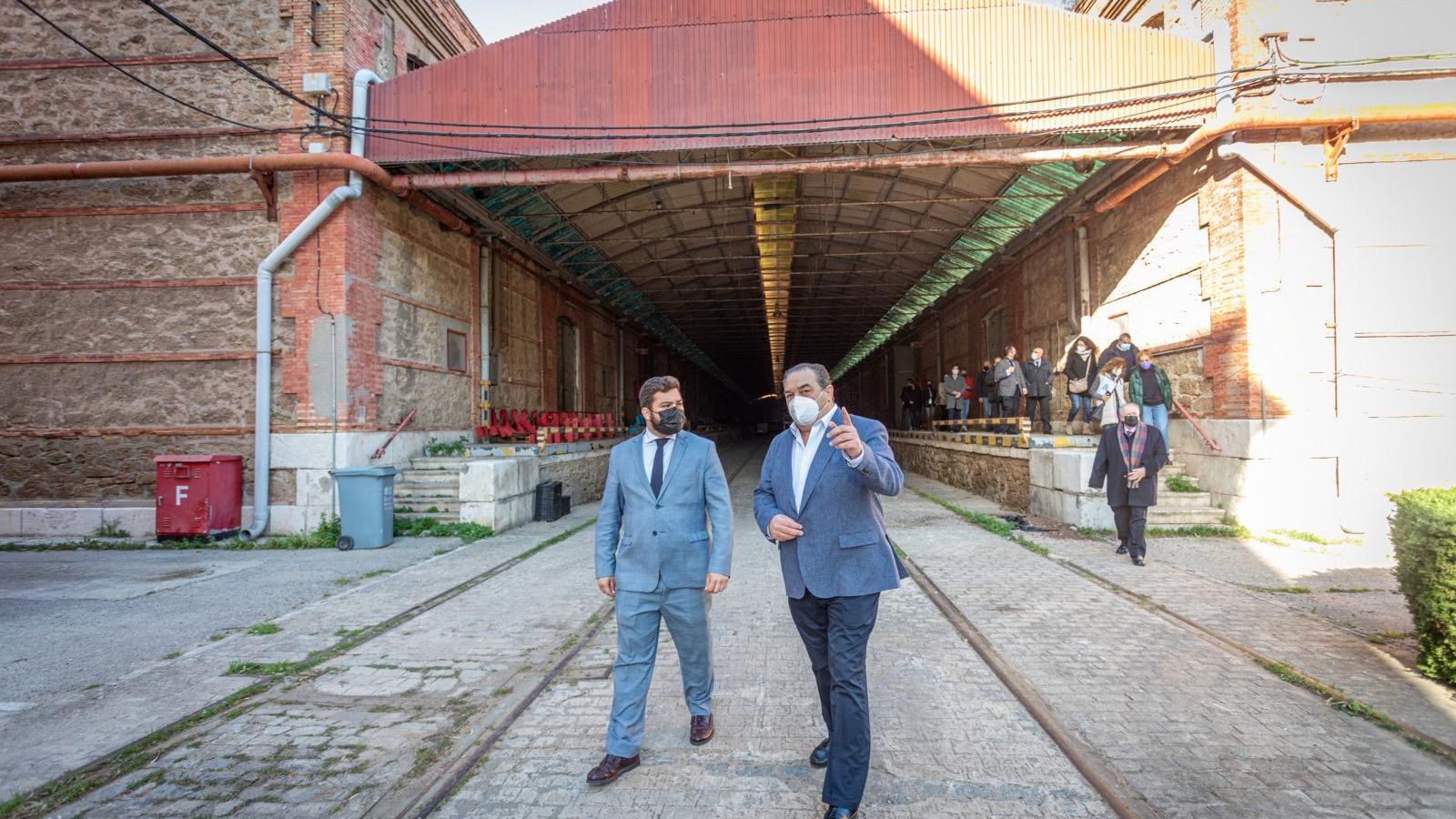 El delegado territorial de Justicia en Cádiz, Miguel Rodríguez, en los antiguos depósitos de tabaco. El delegado territorial de Justicia en Cádiz, Miguel Rodríguez, en los antiguos depósitos de tabaco.