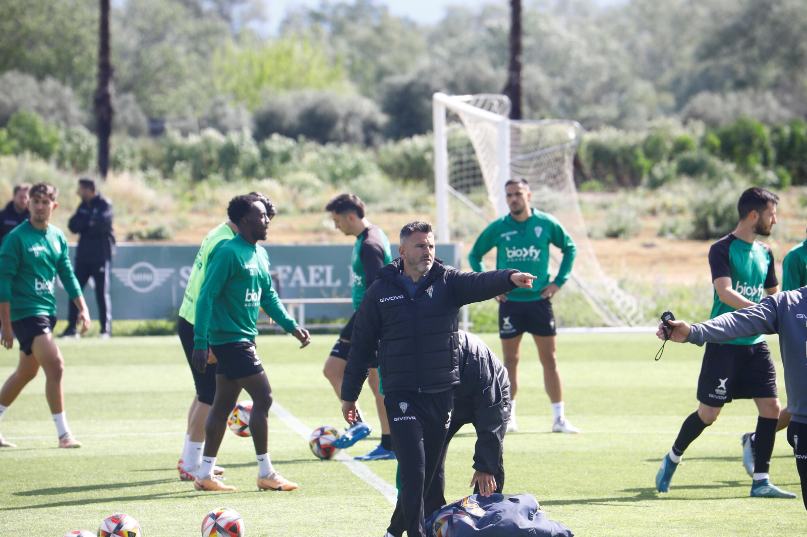 Las mejores fotos de un entrenamiento del Córdoba CF con notable presencia de su afición