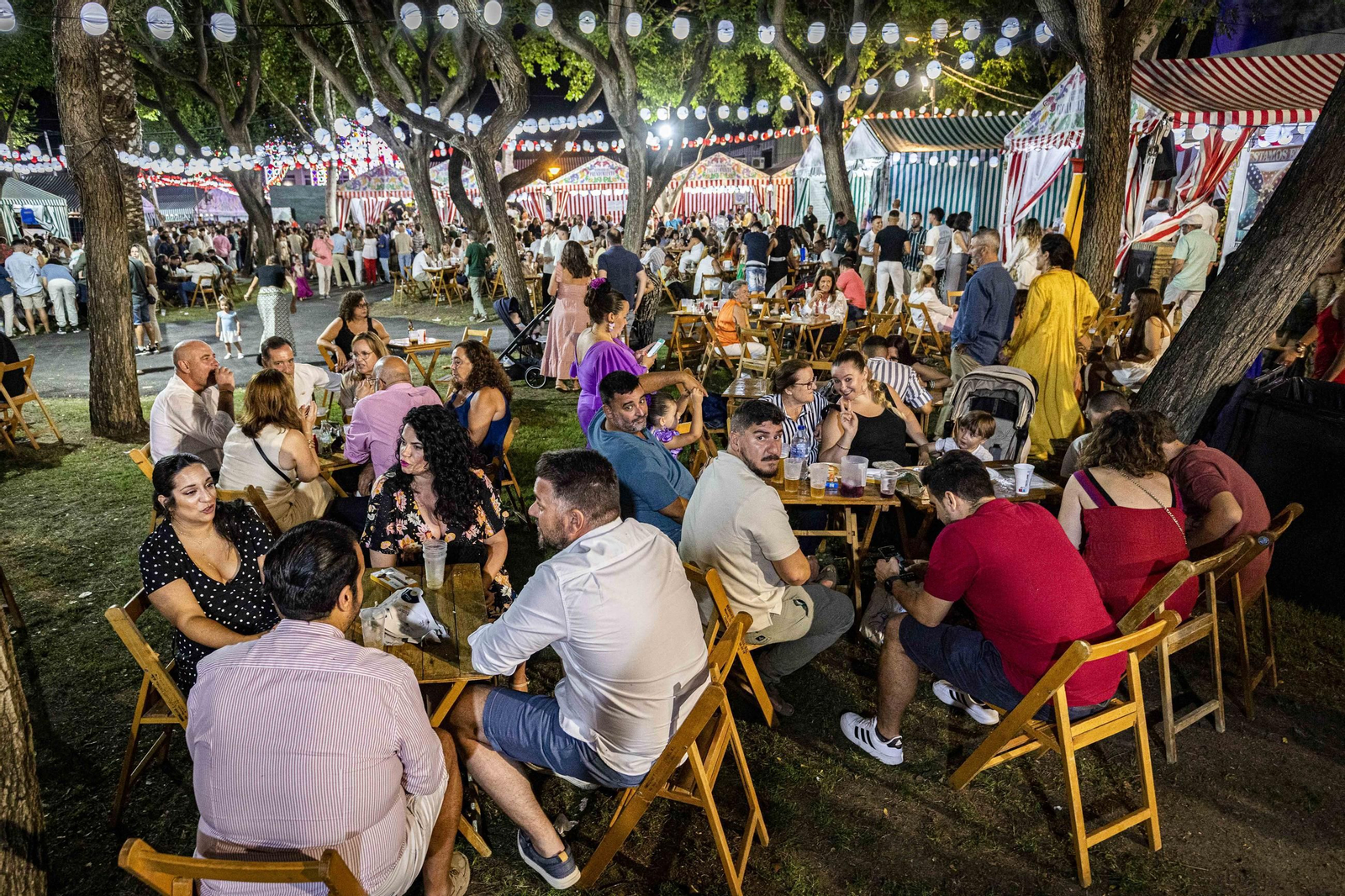 Feria del Carmen y de la Sal en el Parque Búscate en las imágenes del viernes de Feria en San Fernando