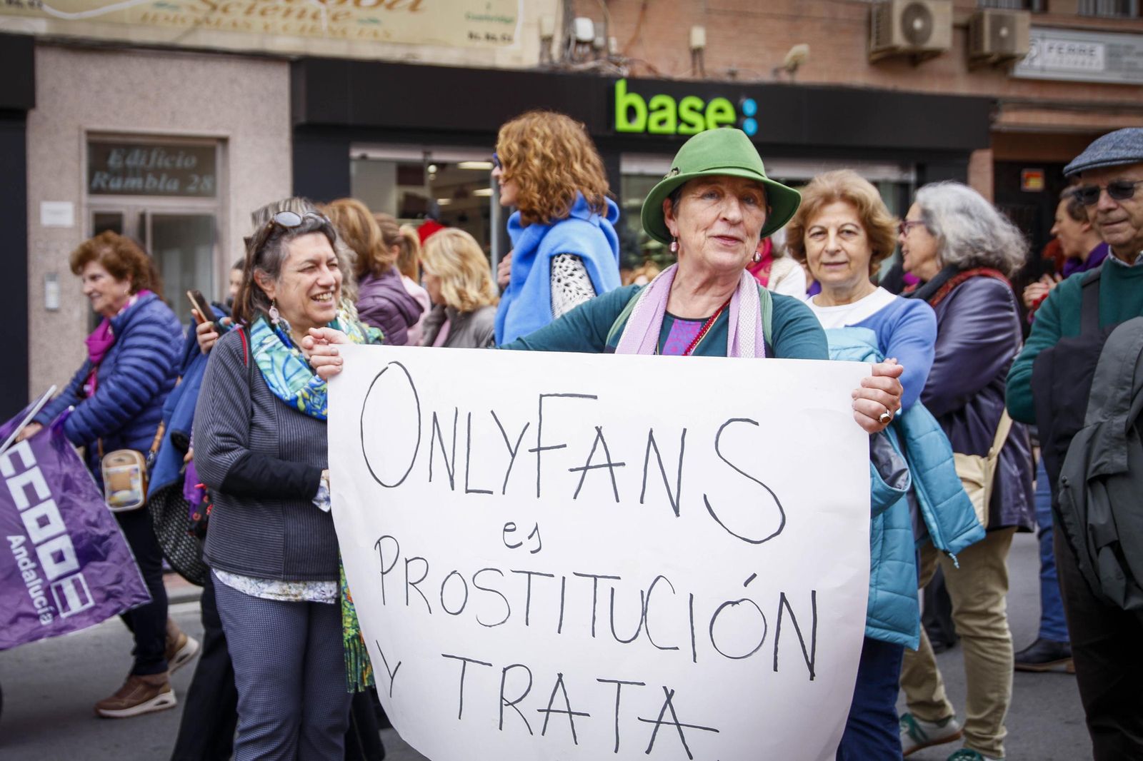Las imágenes de la manifestación realizada por la Plataforma de Acción Feminista en Almería