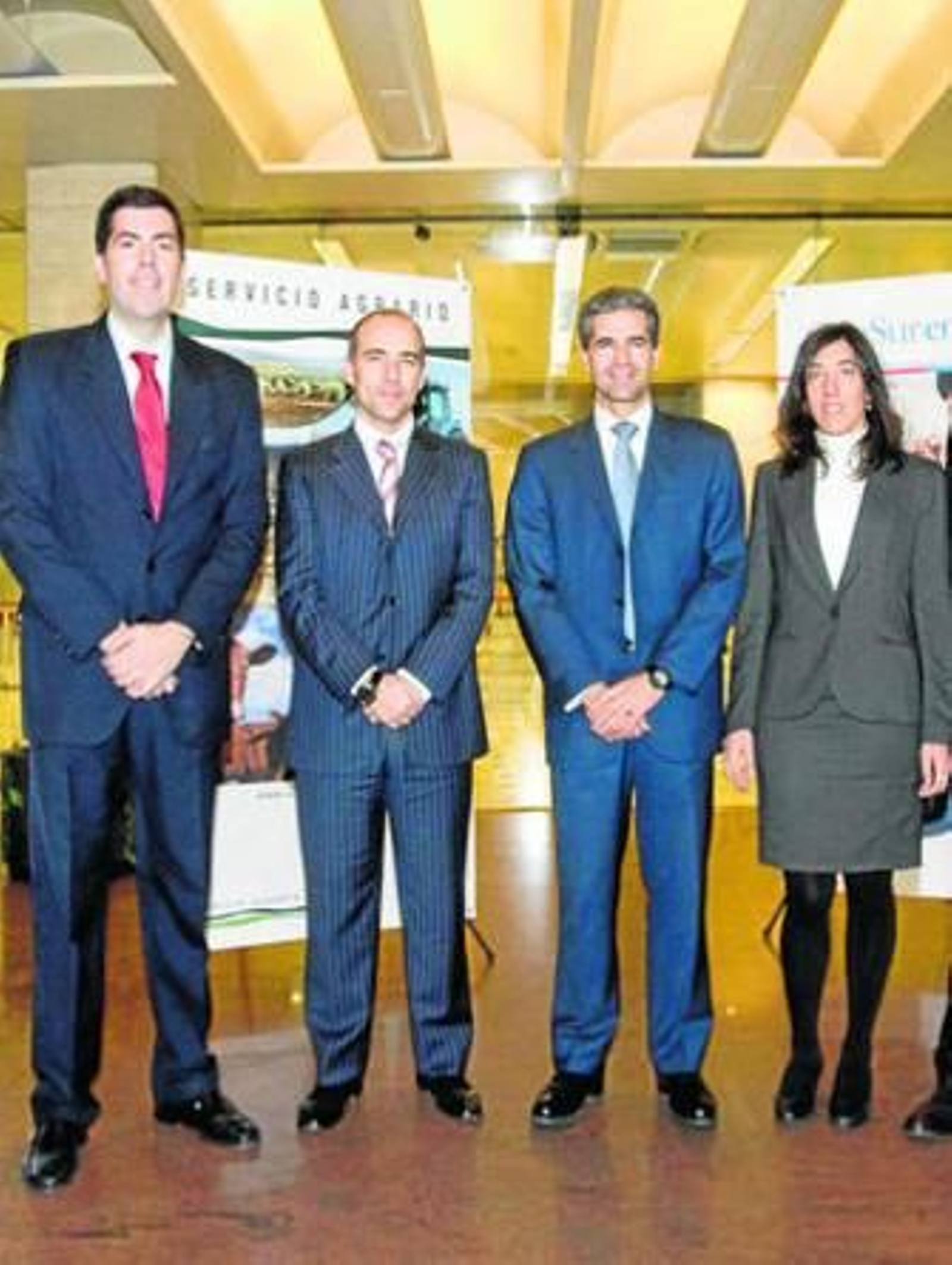 Algunos de los responsables de la entidad bancaria.