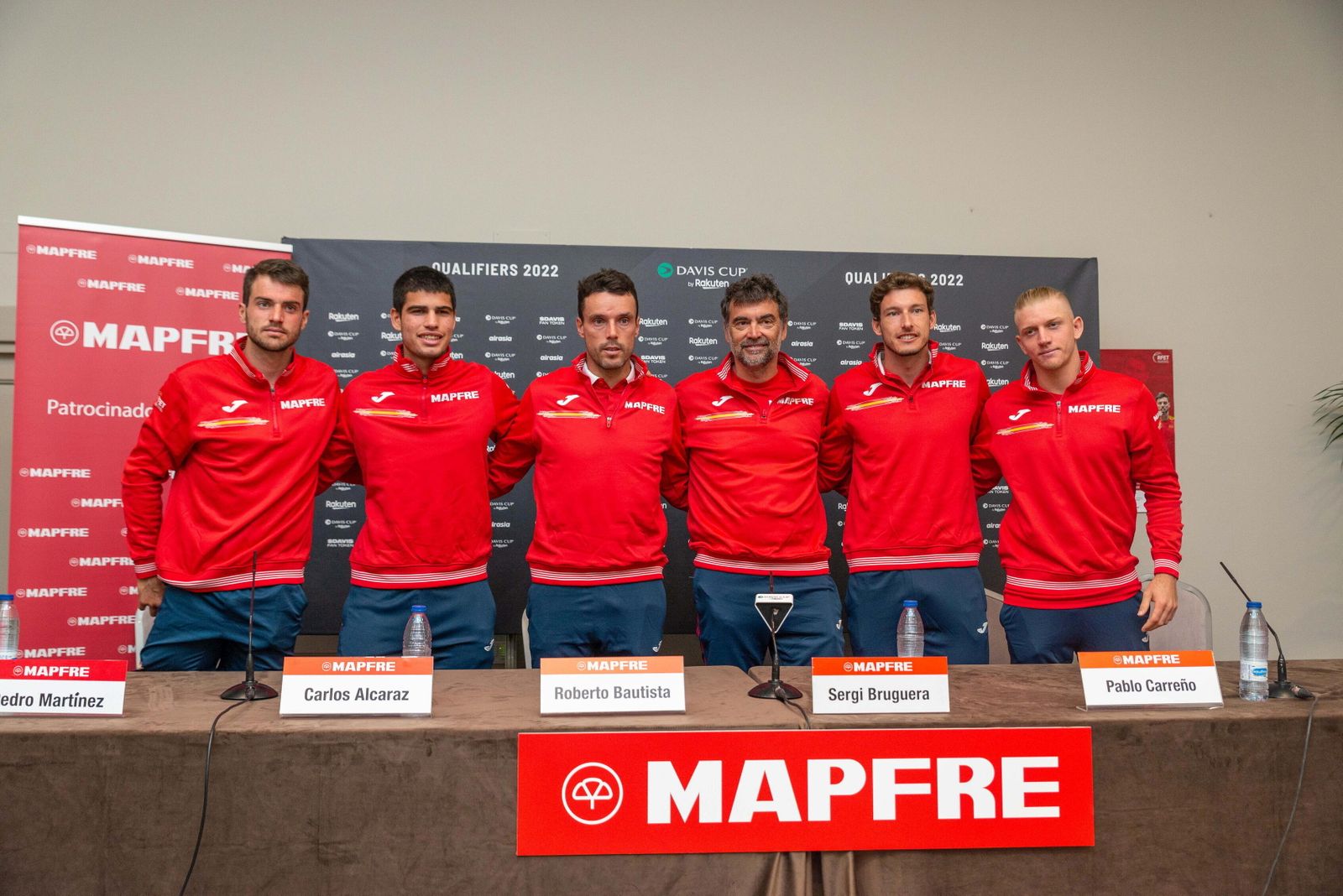 El equipo español posa en rueda de prensa en Marbella.