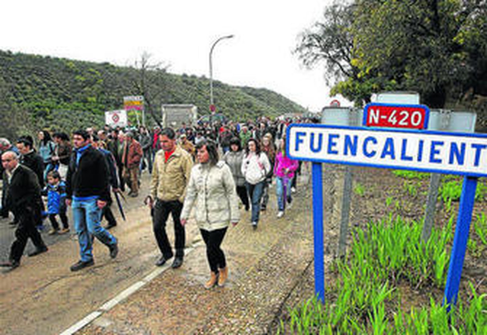 Protesta en Fuencaliente, a la que acudieron vecinos de la comarca de Los Pedroches.