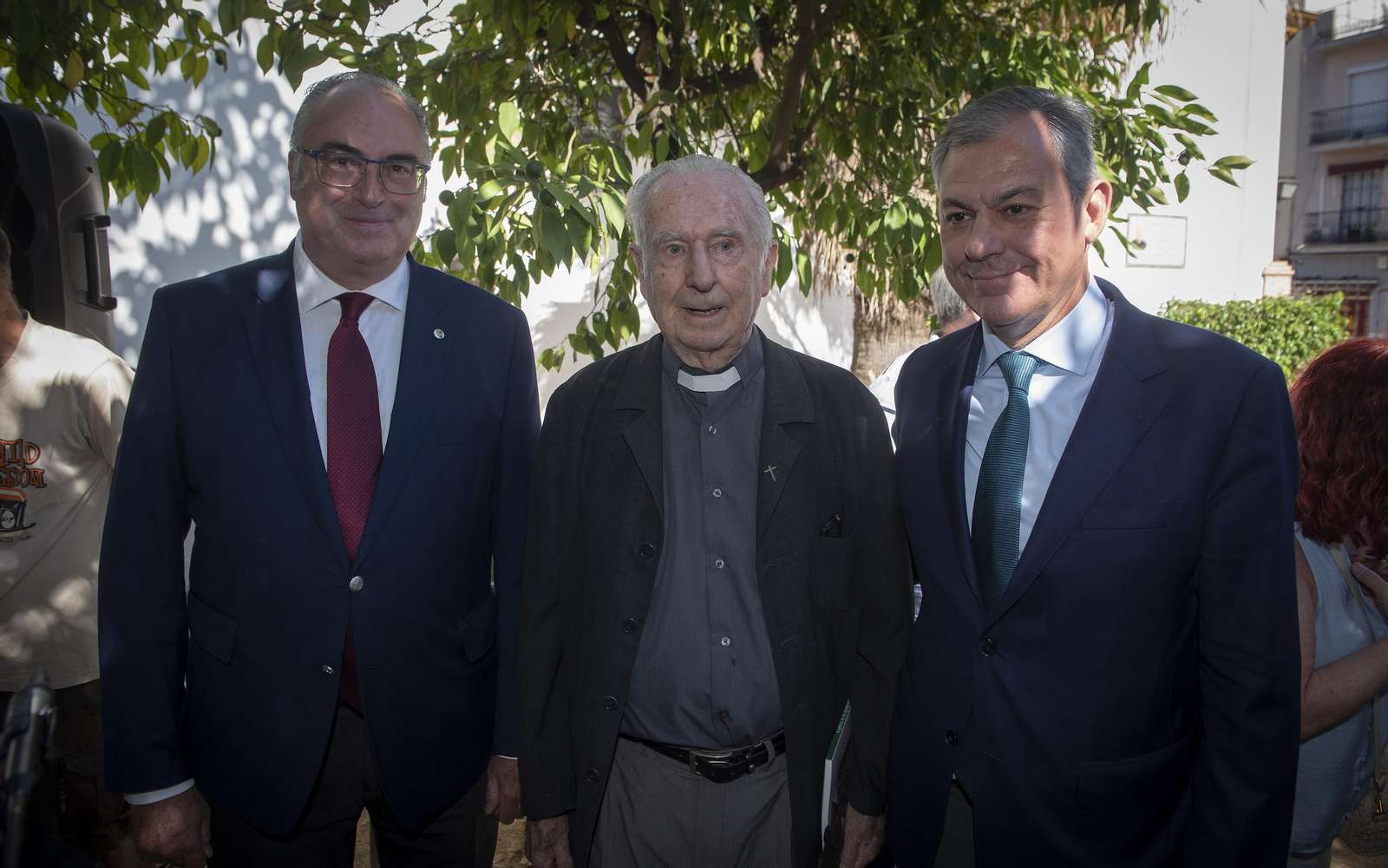 Las imágenes de la inauguración de los jardines del párroco D. Pedro Ybarra